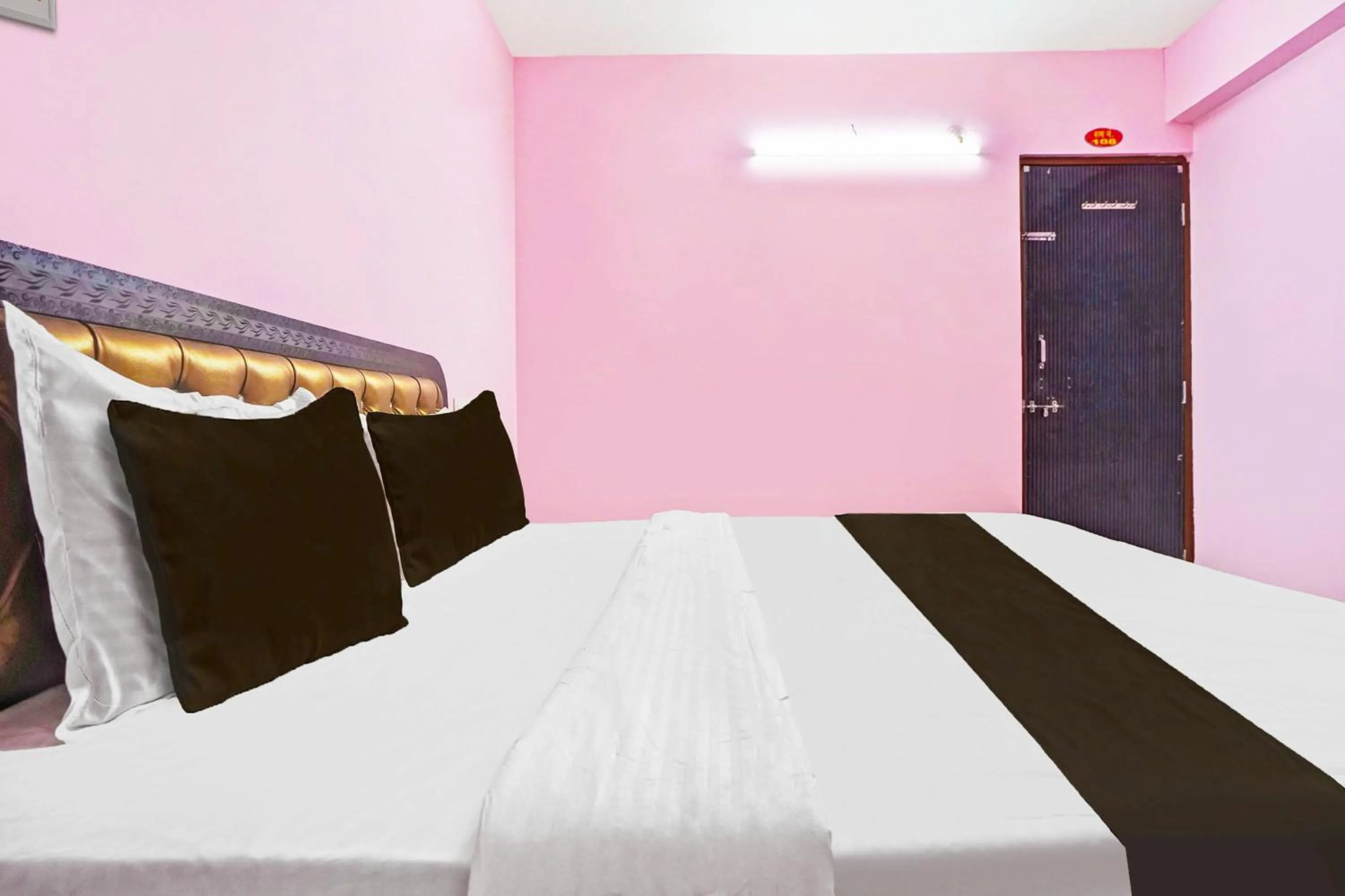 Bedroom, Bed in Hotel O Trinetra Inn