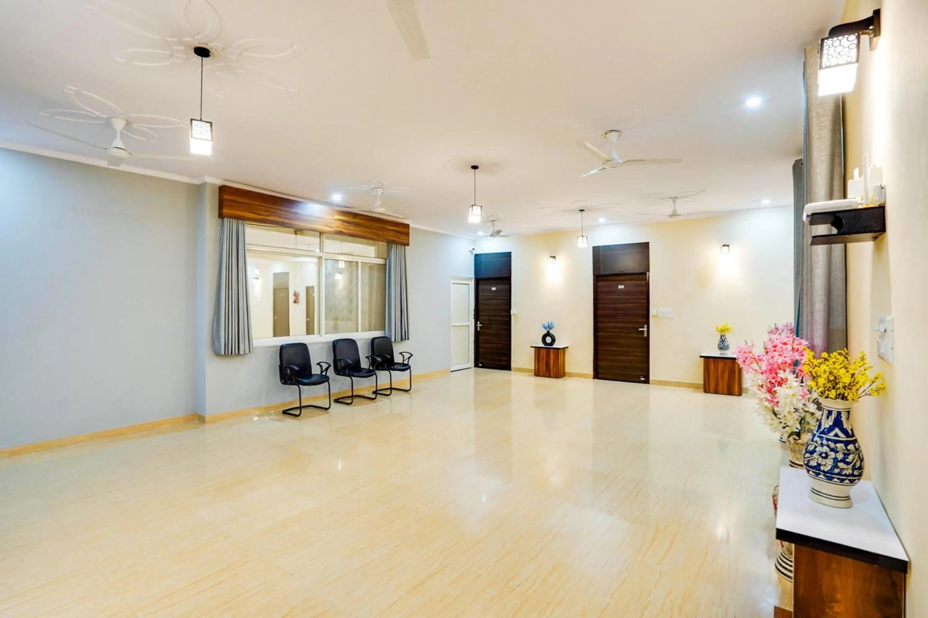 Lobby or reception in Collection O Hotel Villa Vista