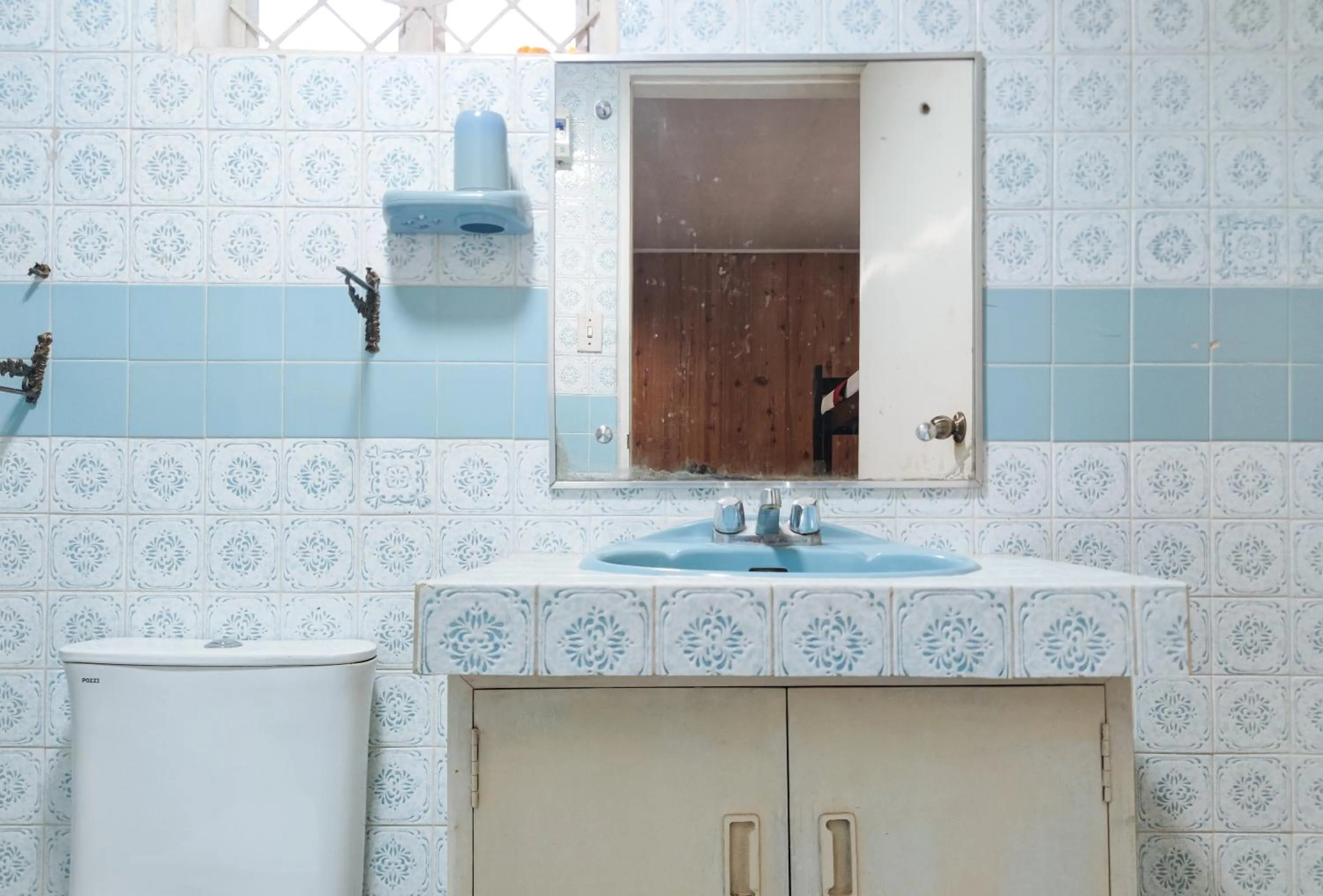 Bathroom in RedDoorz @ Monterrazas Village Homestay Baguio