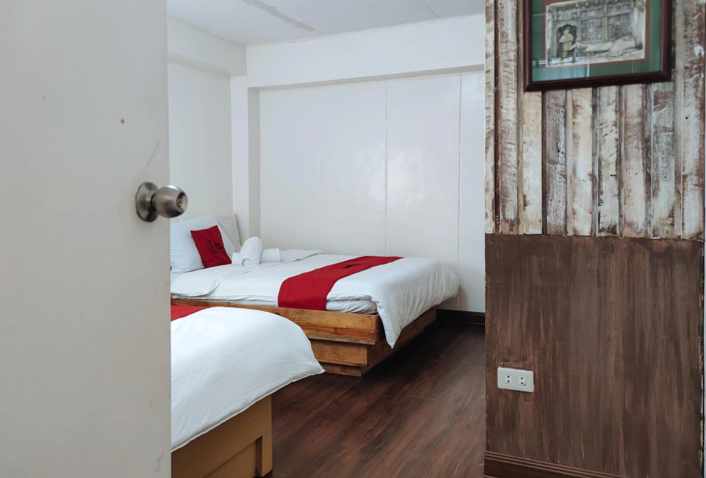 Photo of the whole room, Bed in RedDoorz @ Monterrazas Village Homestay Baguio