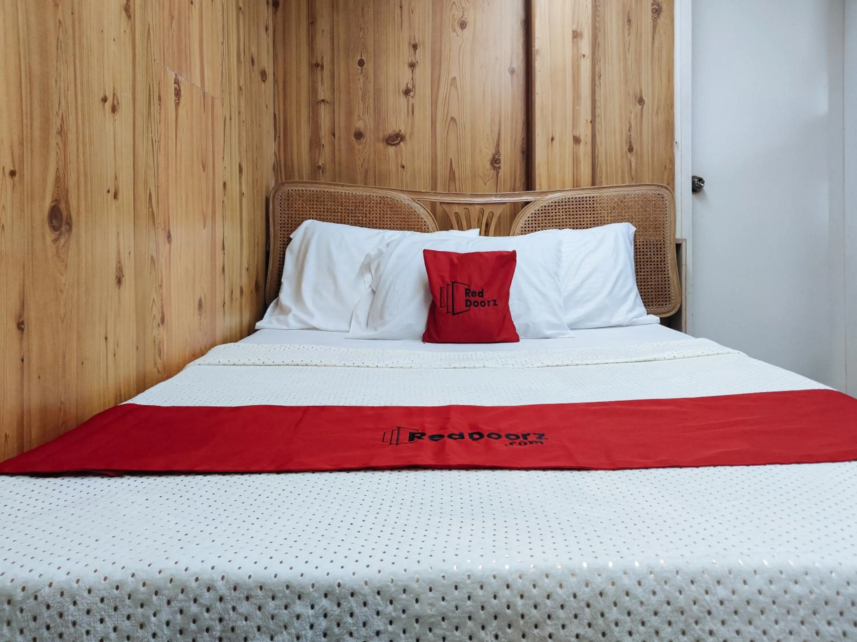 Photo of the whole room, Bed in RedDoorz @ Monterrazas Village Homestay Baguio