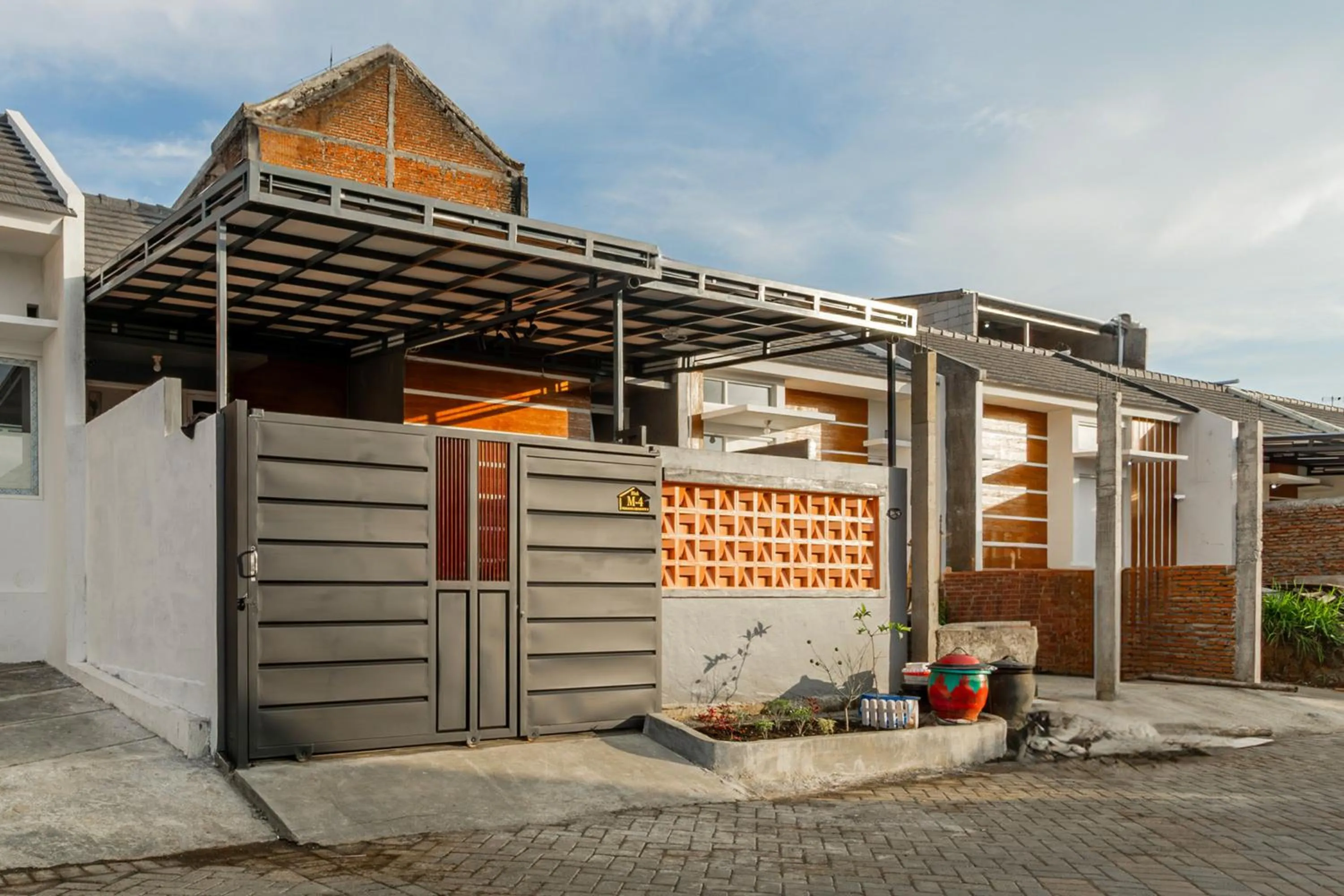 Facade/entrance in Hotel O Bidara Guest House Syariah