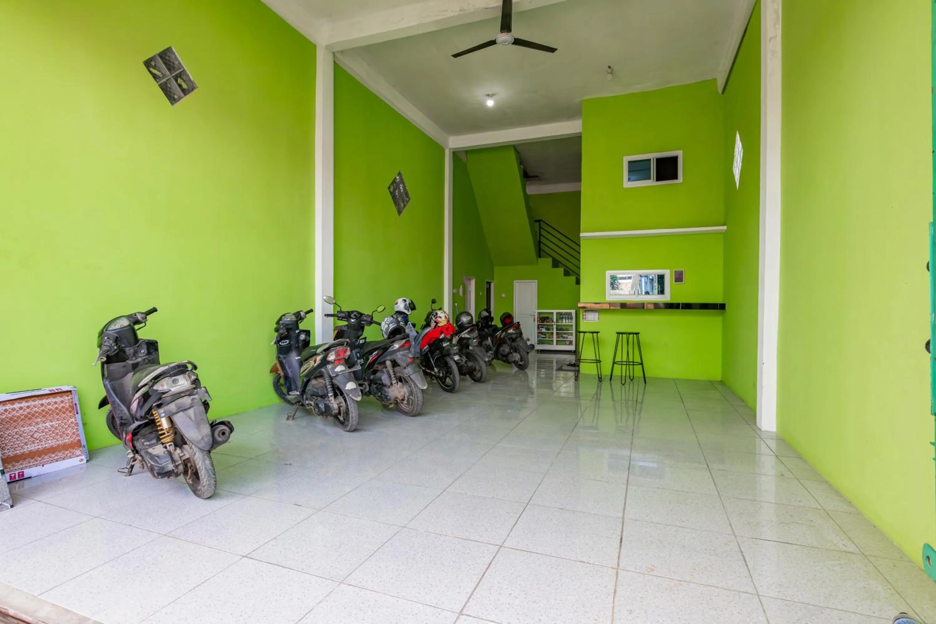 Lobby or reception in Hotel O Guest House Gembul Syariah