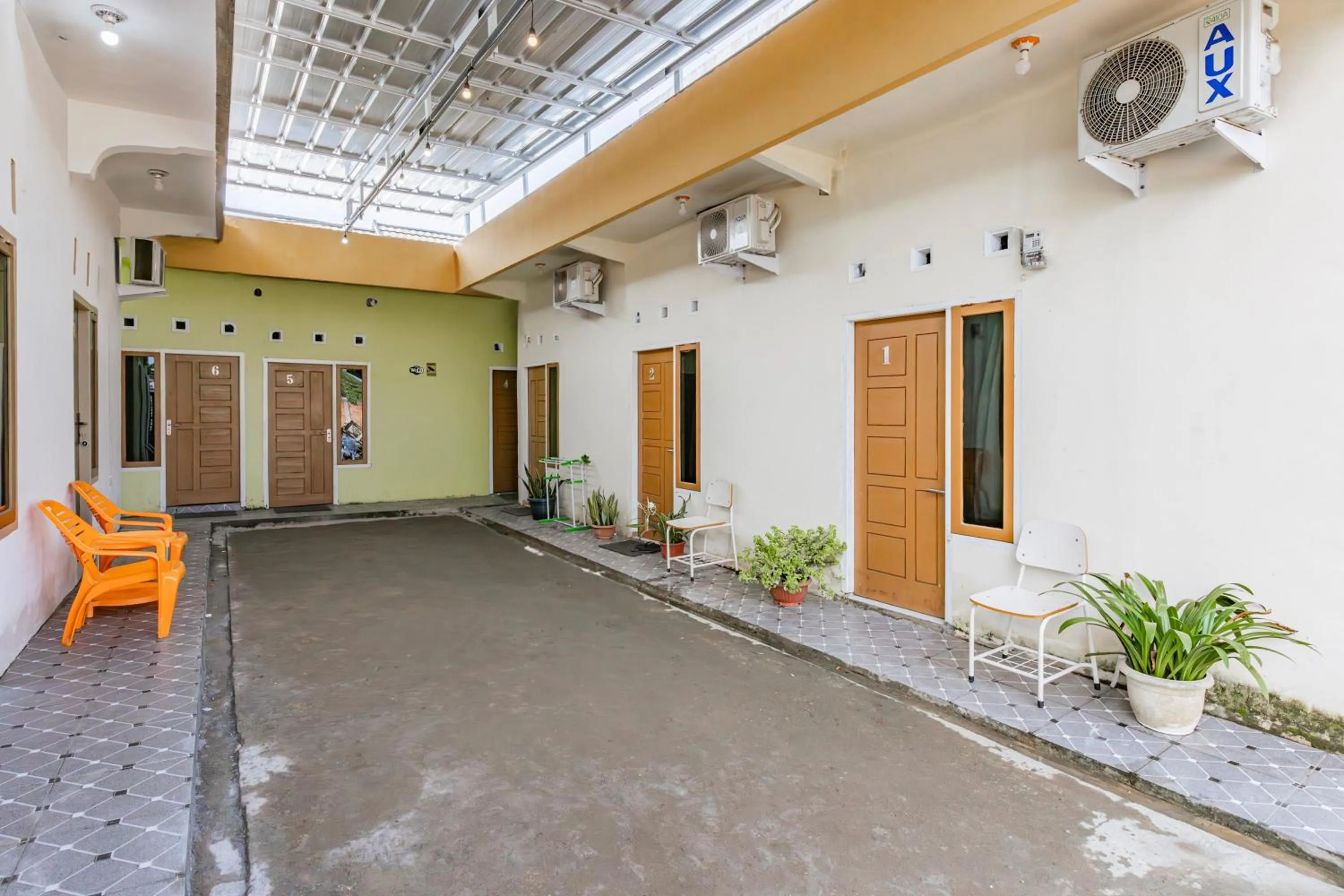 Lobby or reception in Hotel O Guest House Gembul Syariah