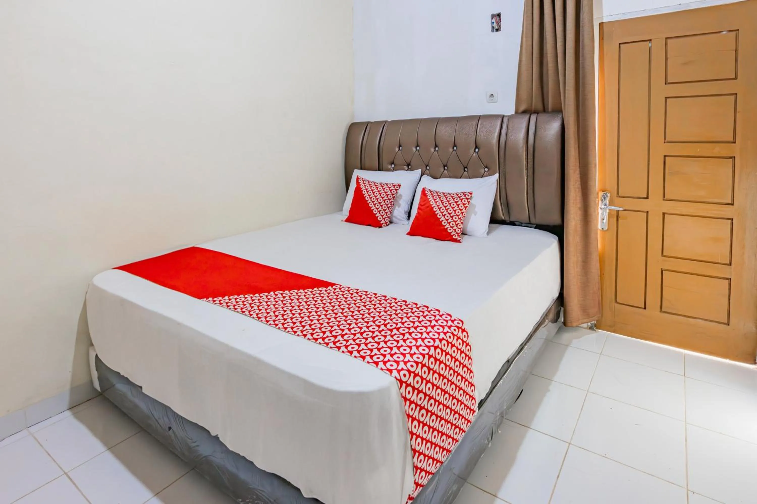 Bedroom, Bed in Hotel O Guest House Gembul Syariah
