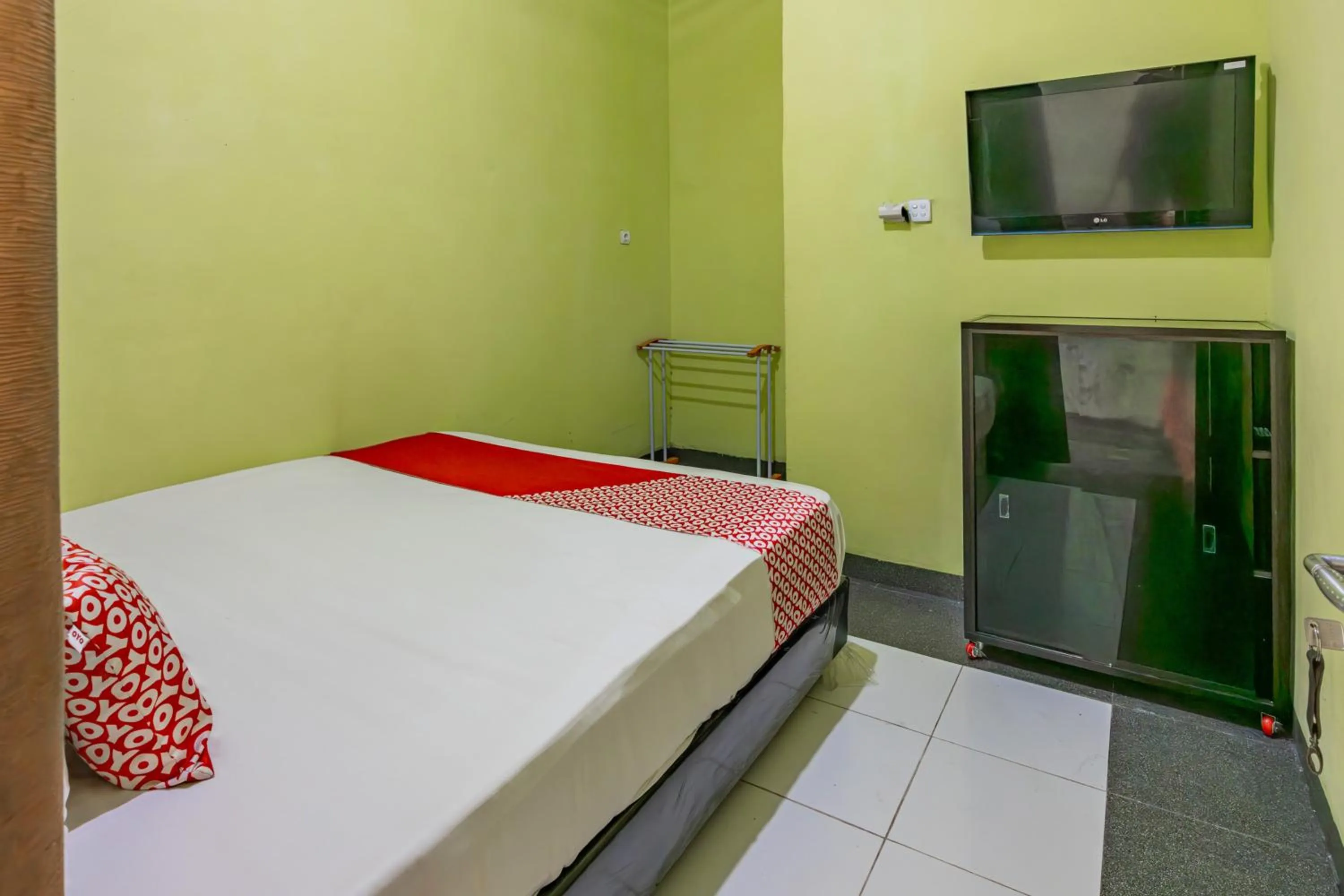 Bedroom, Bed in Hotel O Guest House Gembul Syariah