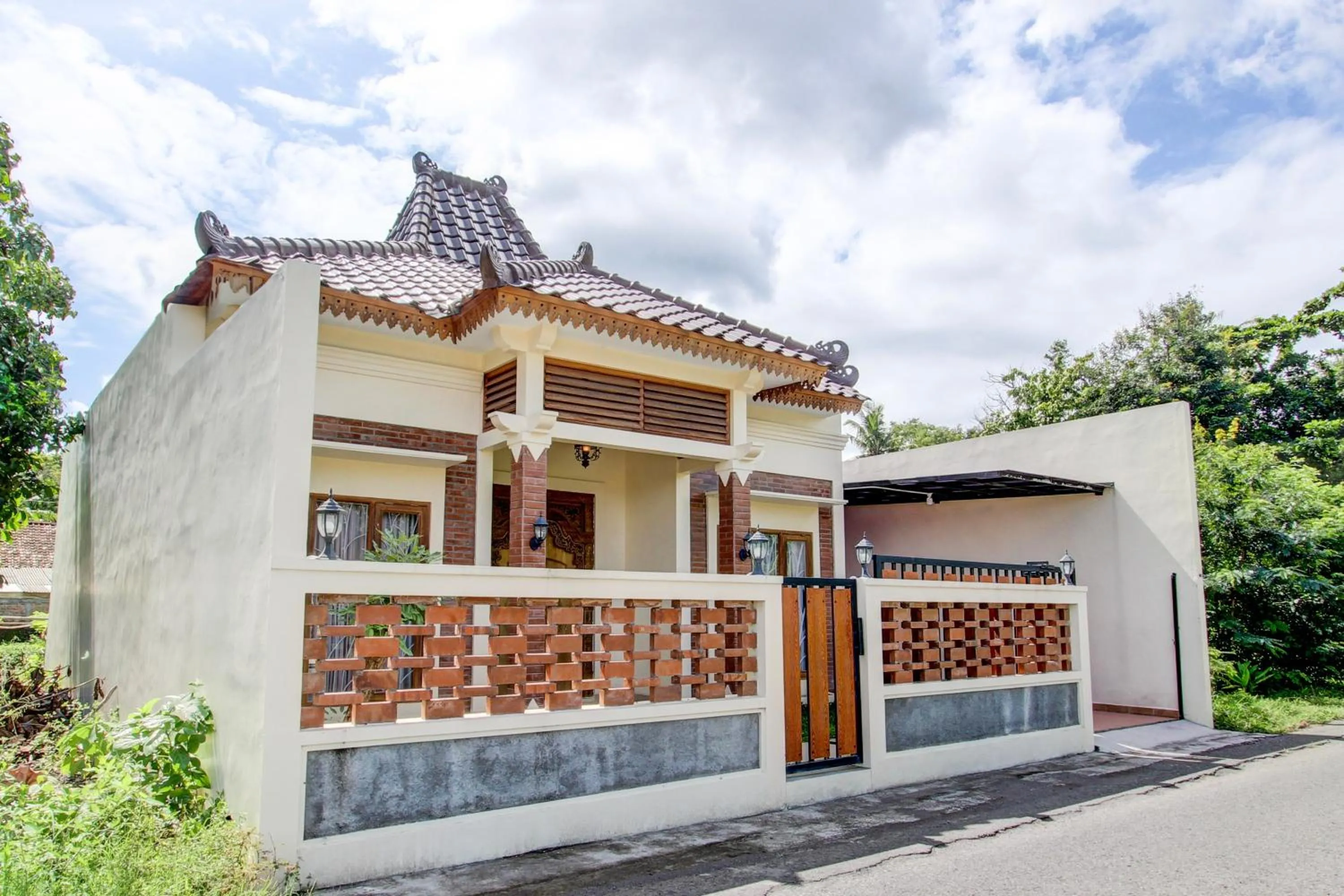 Facade/entrance in Capital O 93718 Homestay 3 Bidadari