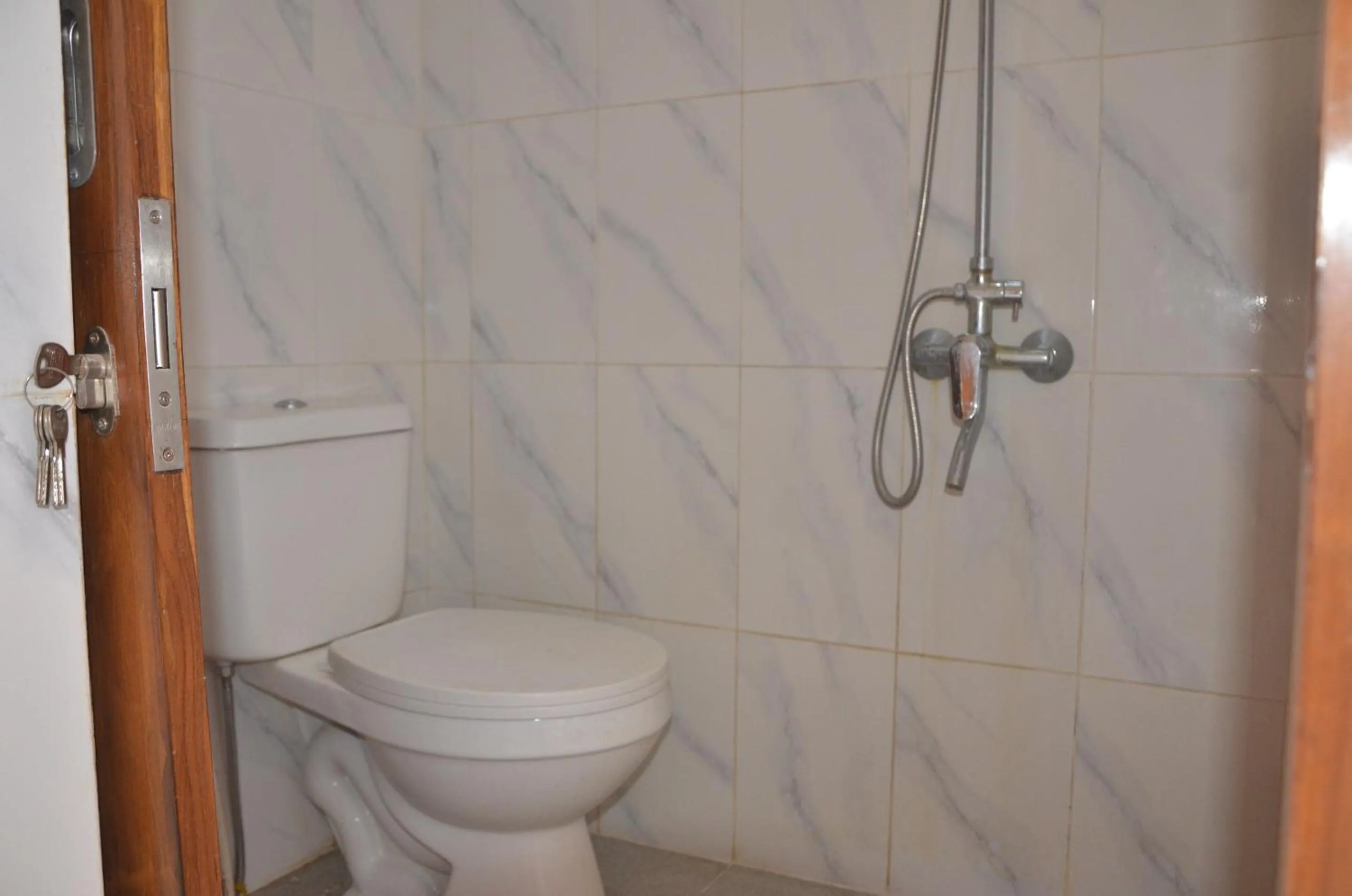 Bathroom in Capital O 93719 Homestay Omah Bidadari