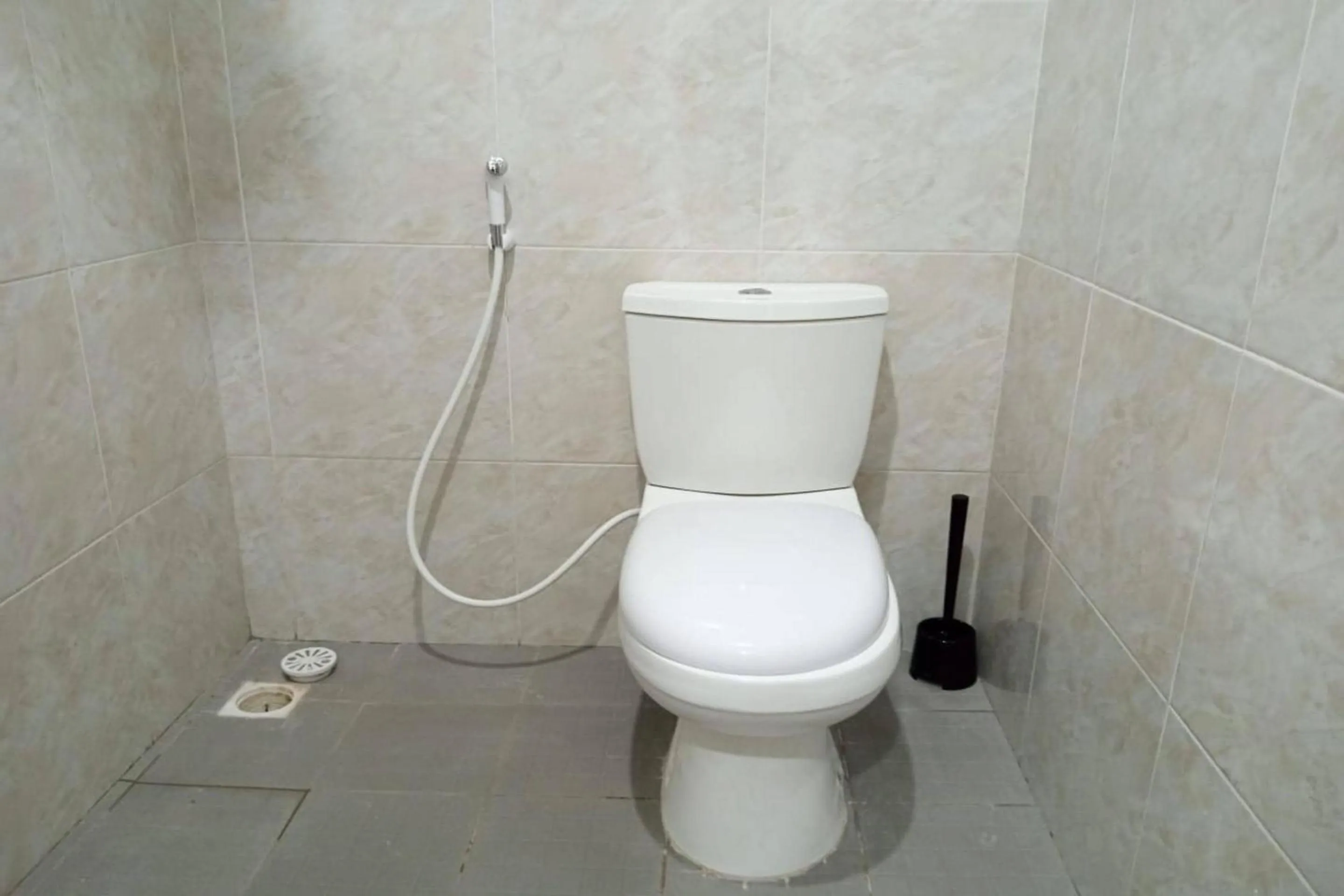 Bathroom in Capital O 93728 Guest House Cemara