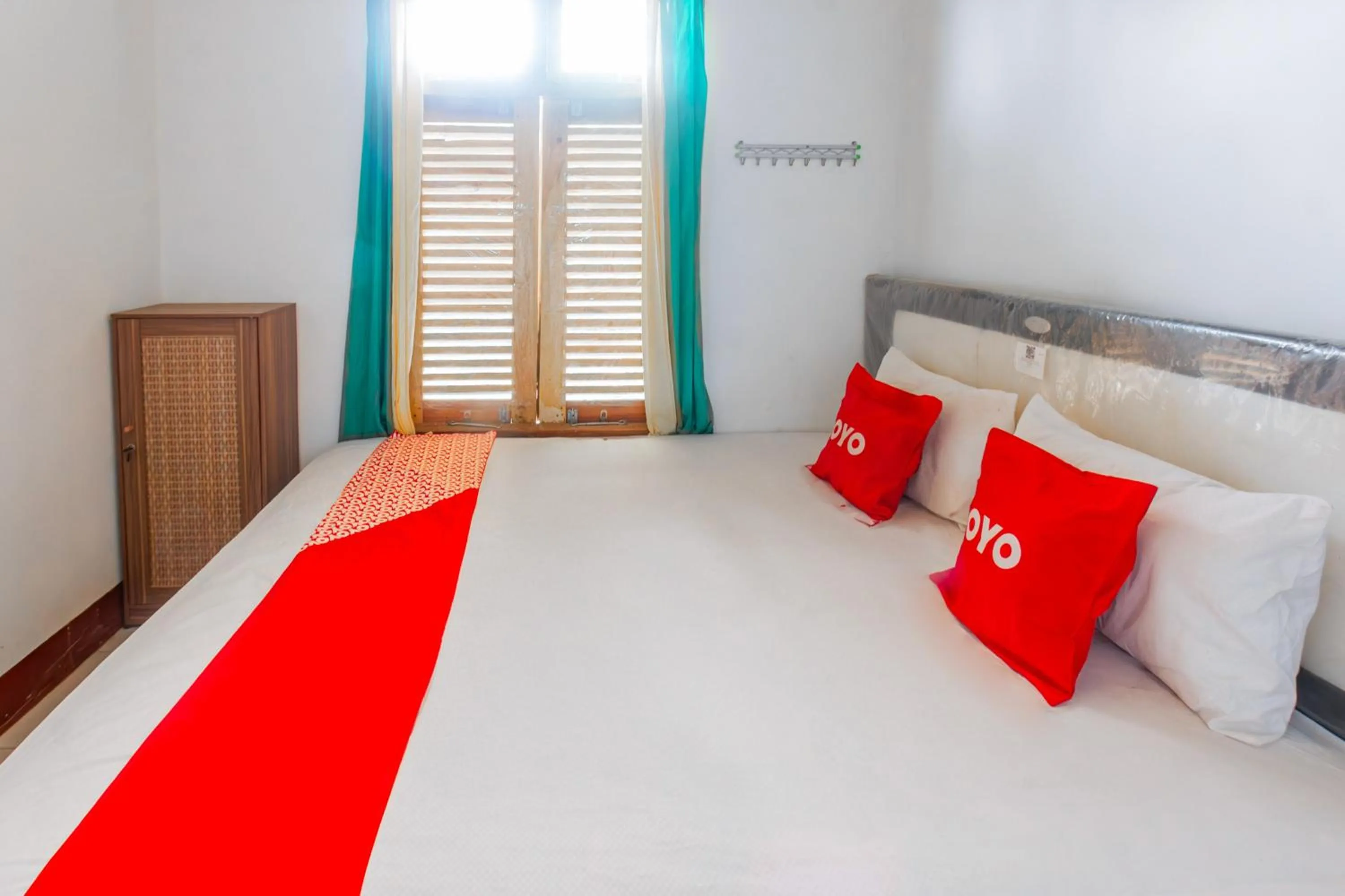 Bedroom in OYO 93729 Radesa Family Homestay