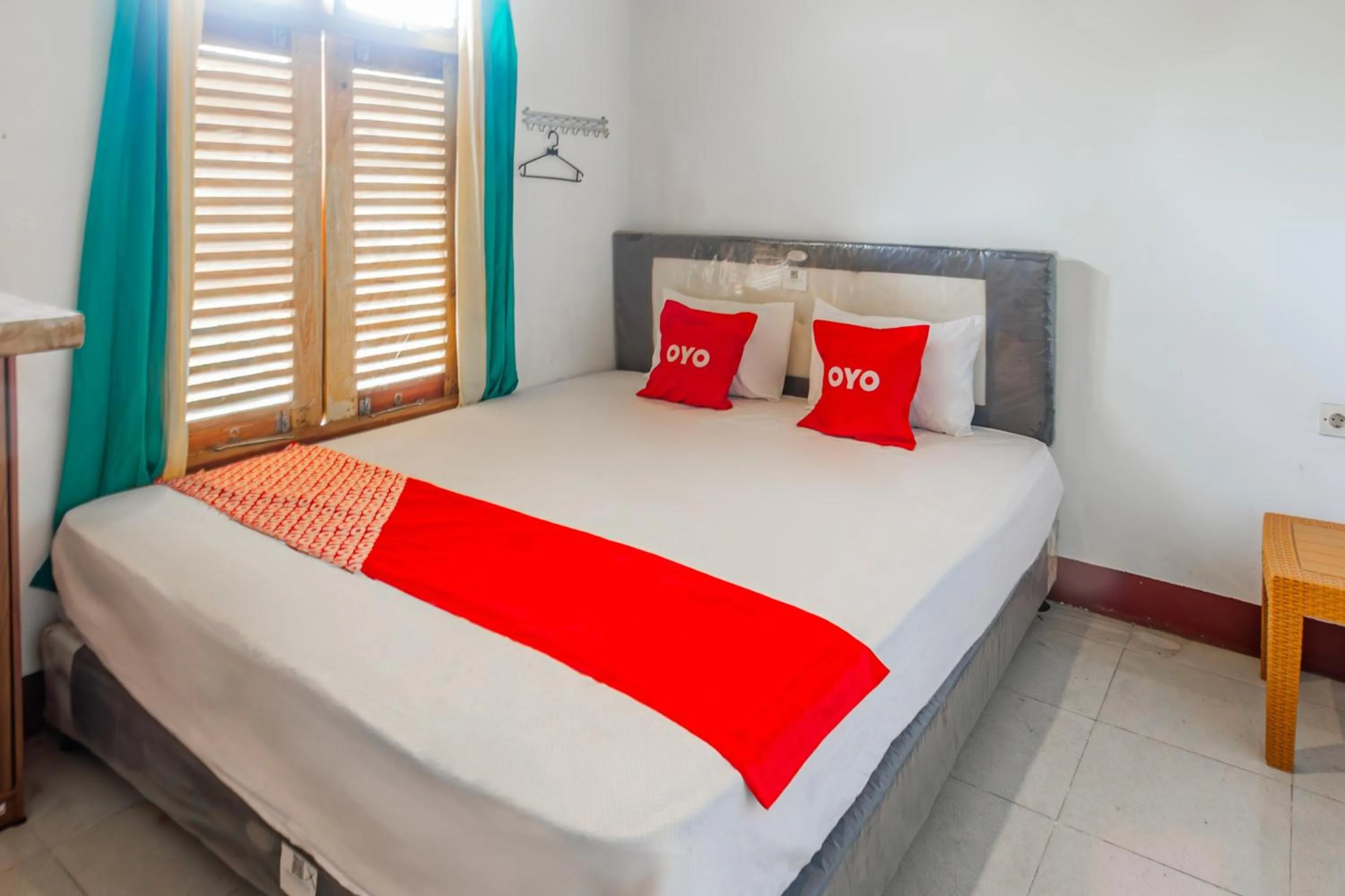 Bedroom in OYO 93729 Radesa Family Homestay