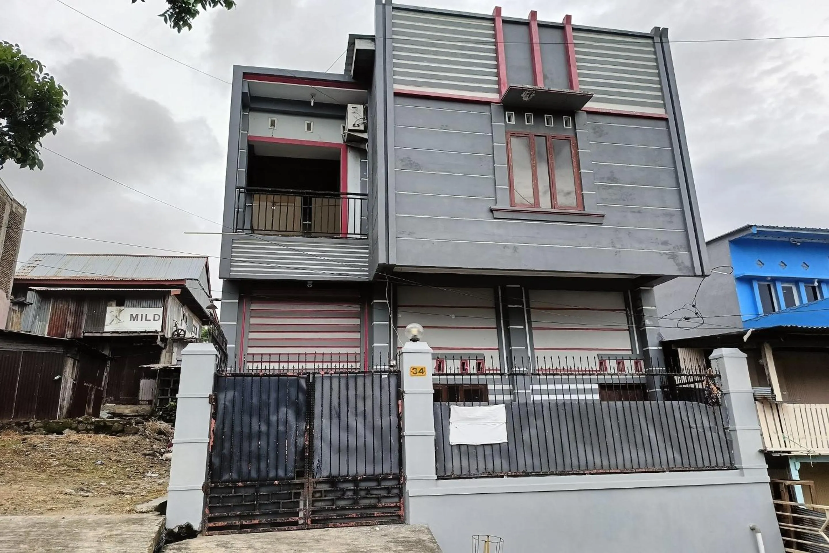 Facade/entrance in Hotel O Amas Syariah