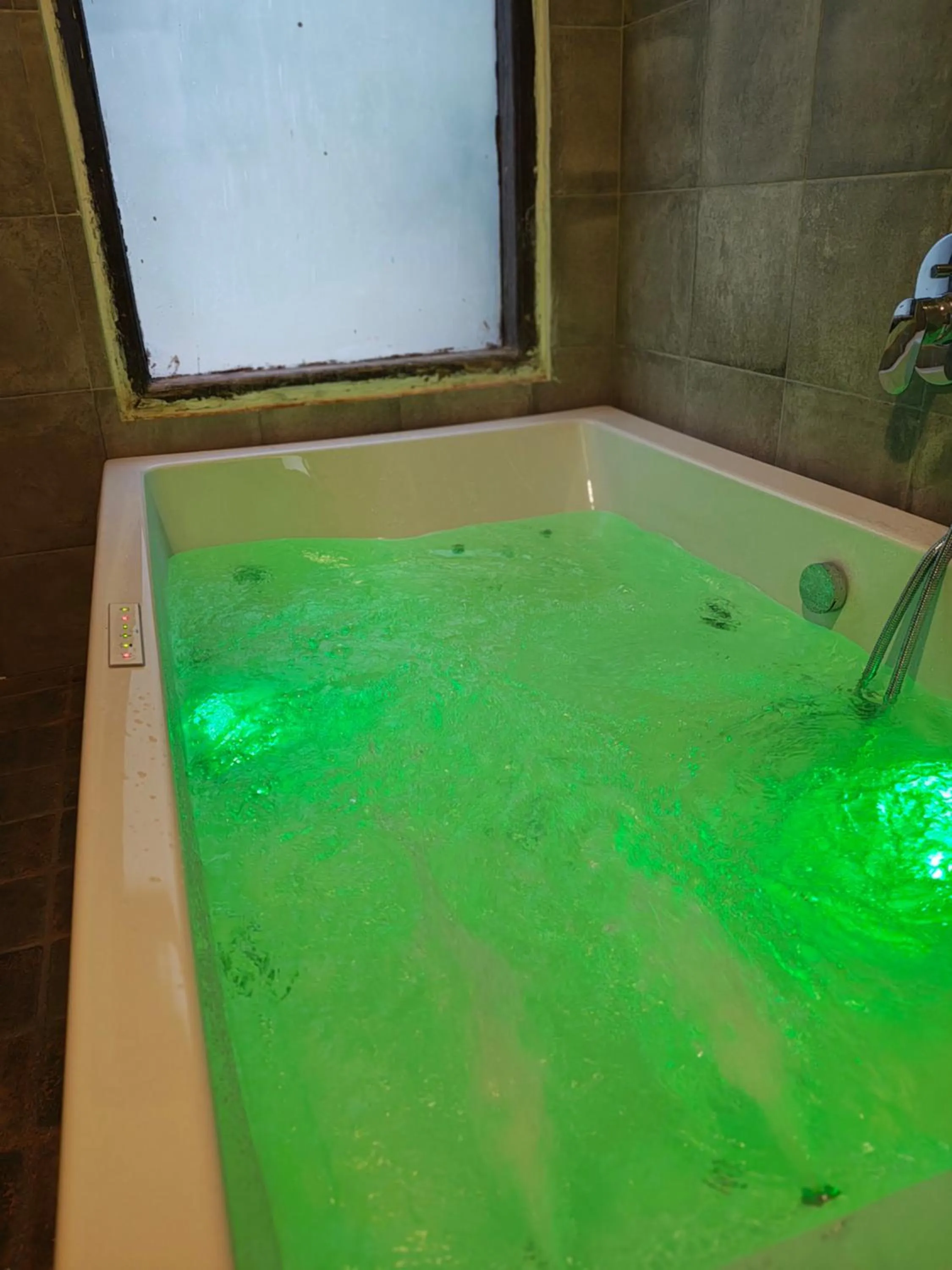 Bath in Tathastu Bandhavgarh