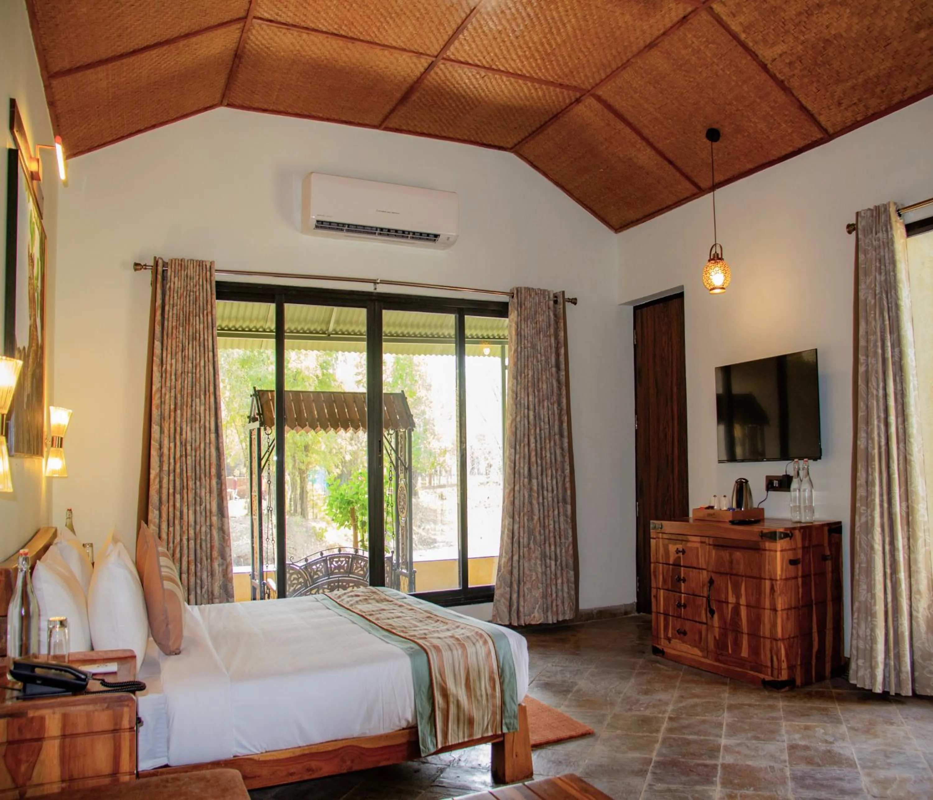 Bed in Tathastu Bandhavgarh