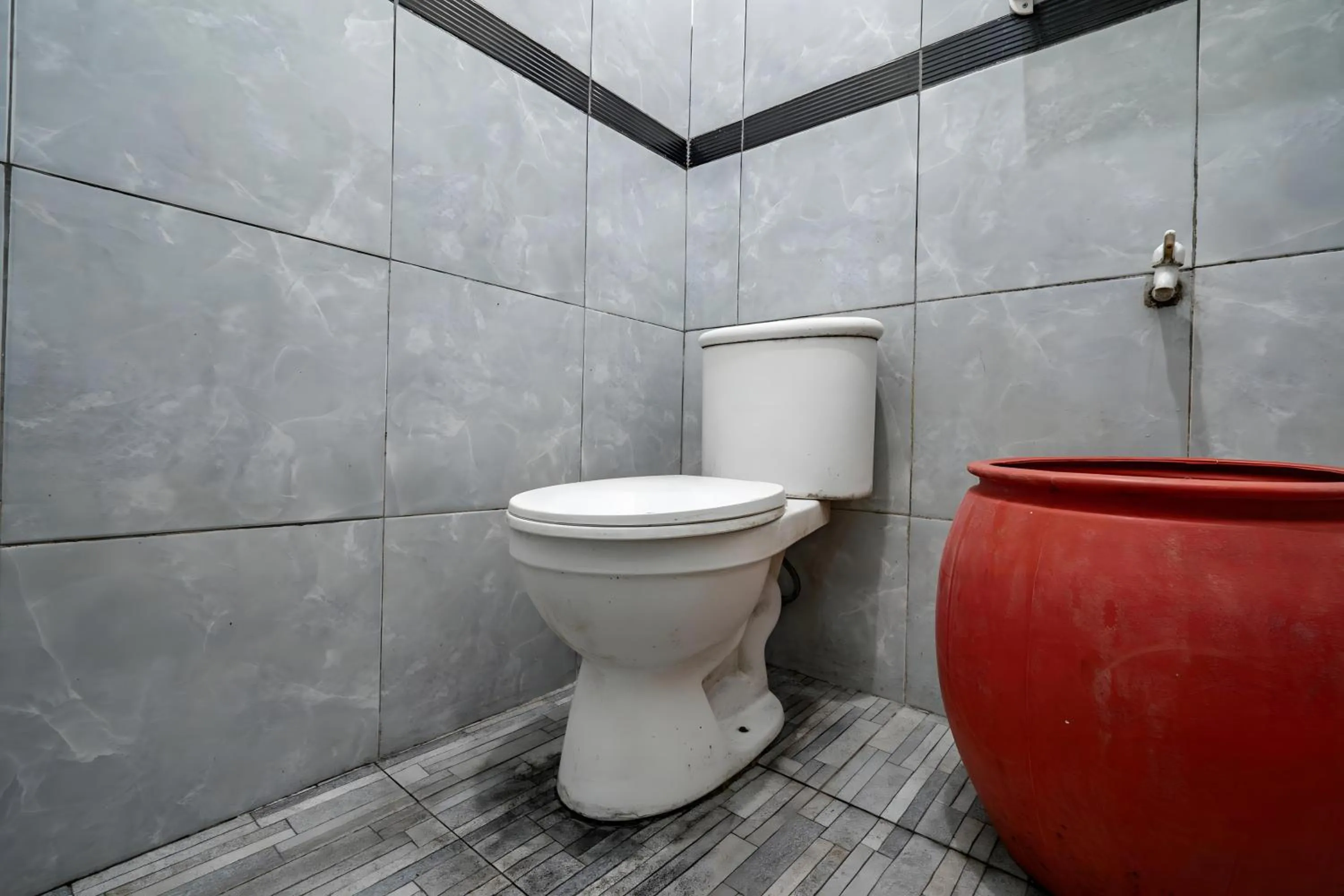 Bathroom in Capital O 93733 Hotel Linggarjati Kuningan