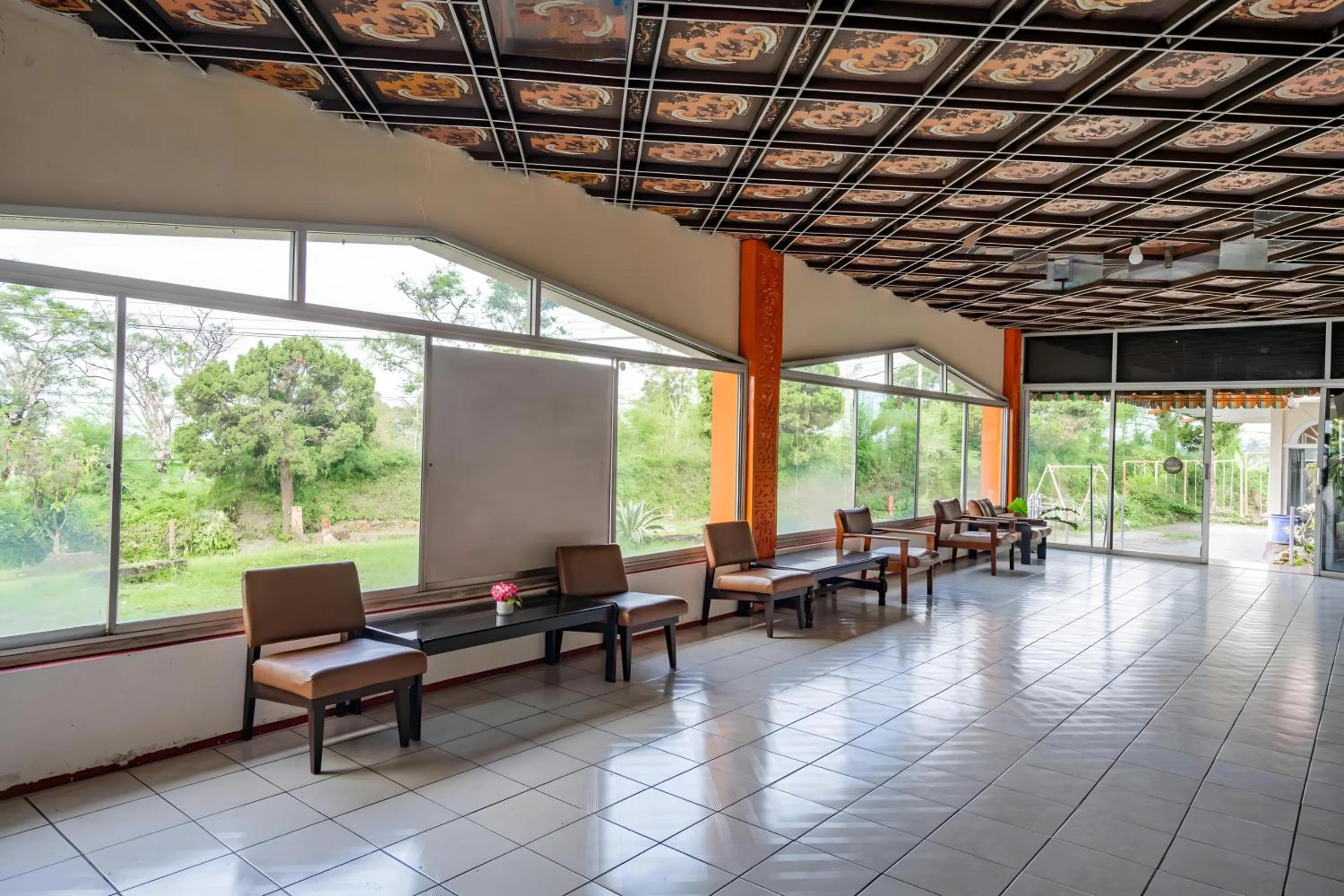 Lobby or reception in Capital O 93733 Hotel Linggarjati Kuningan