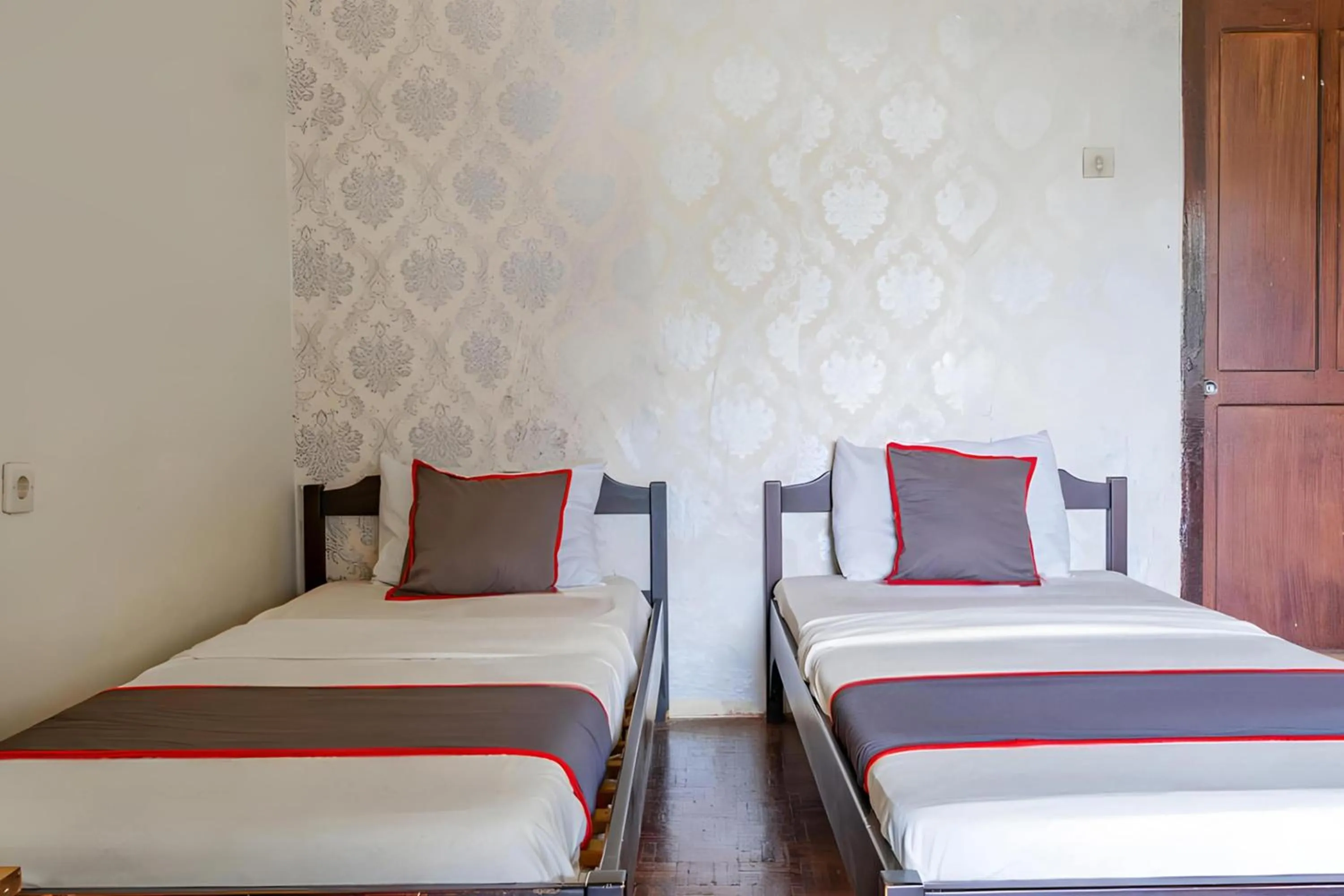 Bedroom, Bed in Capital O 93733 Hotel Linggarjati Kuningan