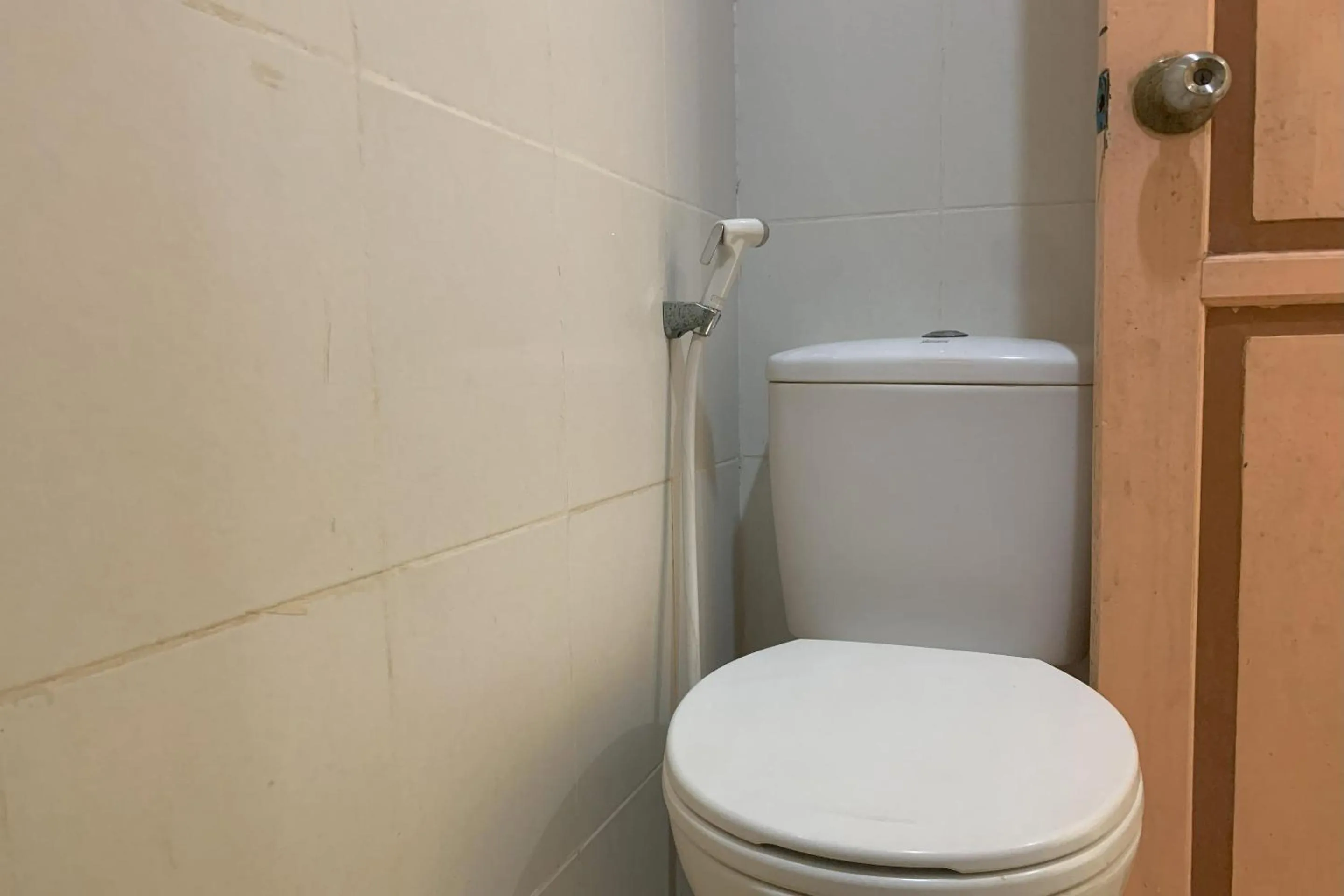 Bathroom in Hotel O Rafira Losmen NearYani Heahlerr