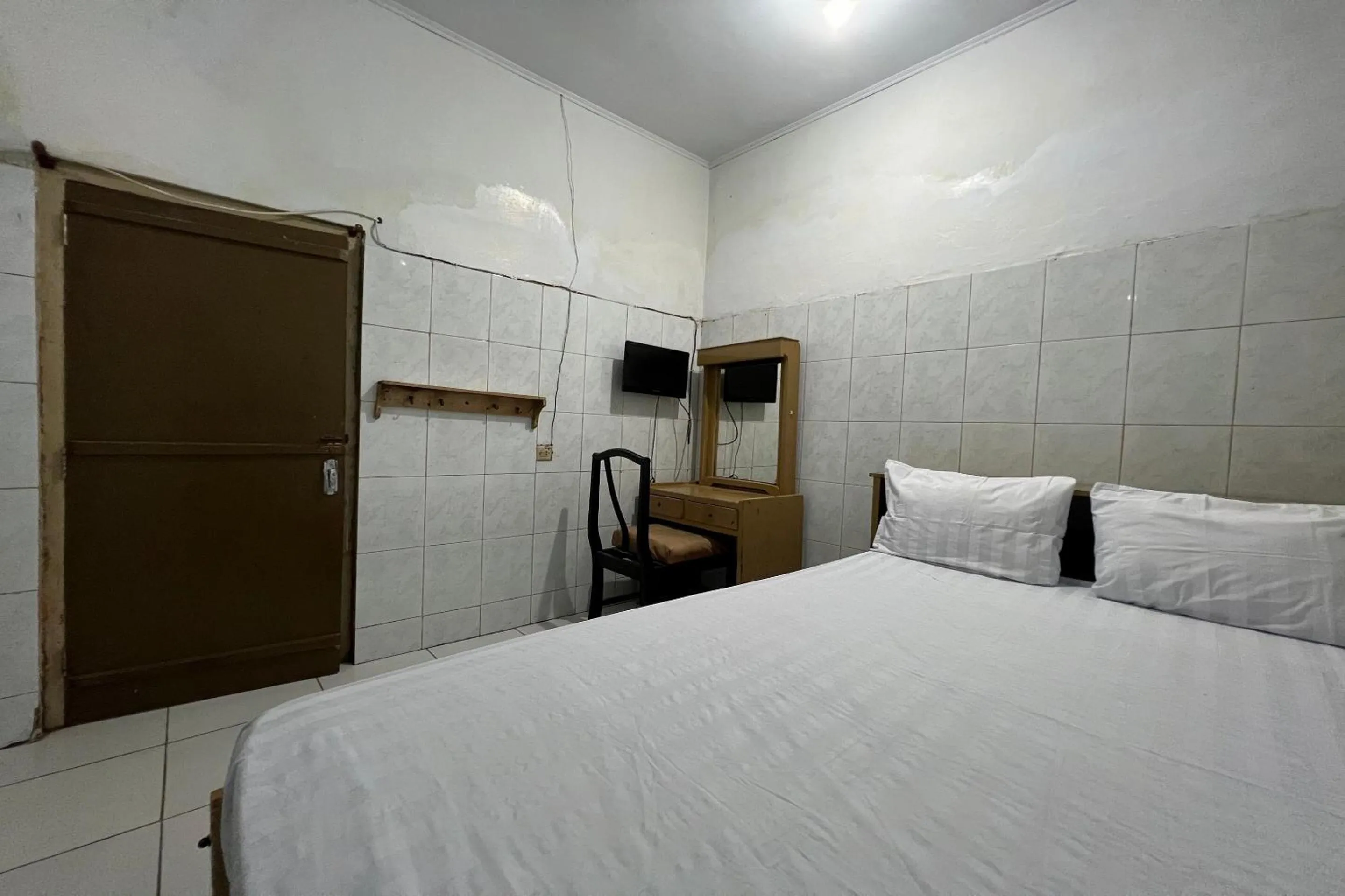 Bedroom, Bed in Hotel O Rafira Losmen NearYani Heahlerr