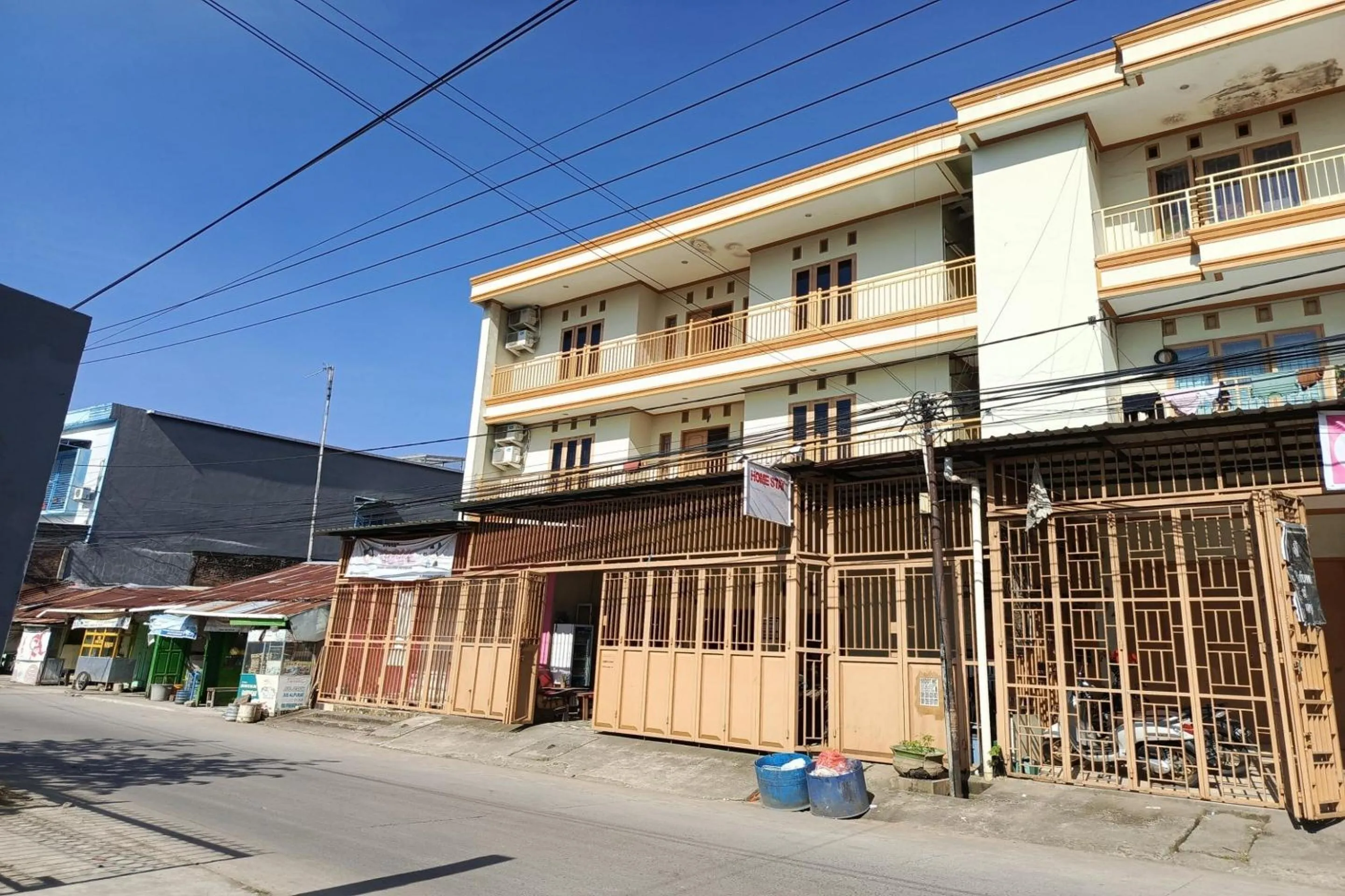 Facade/entrance in Hotel O Homestay Citra