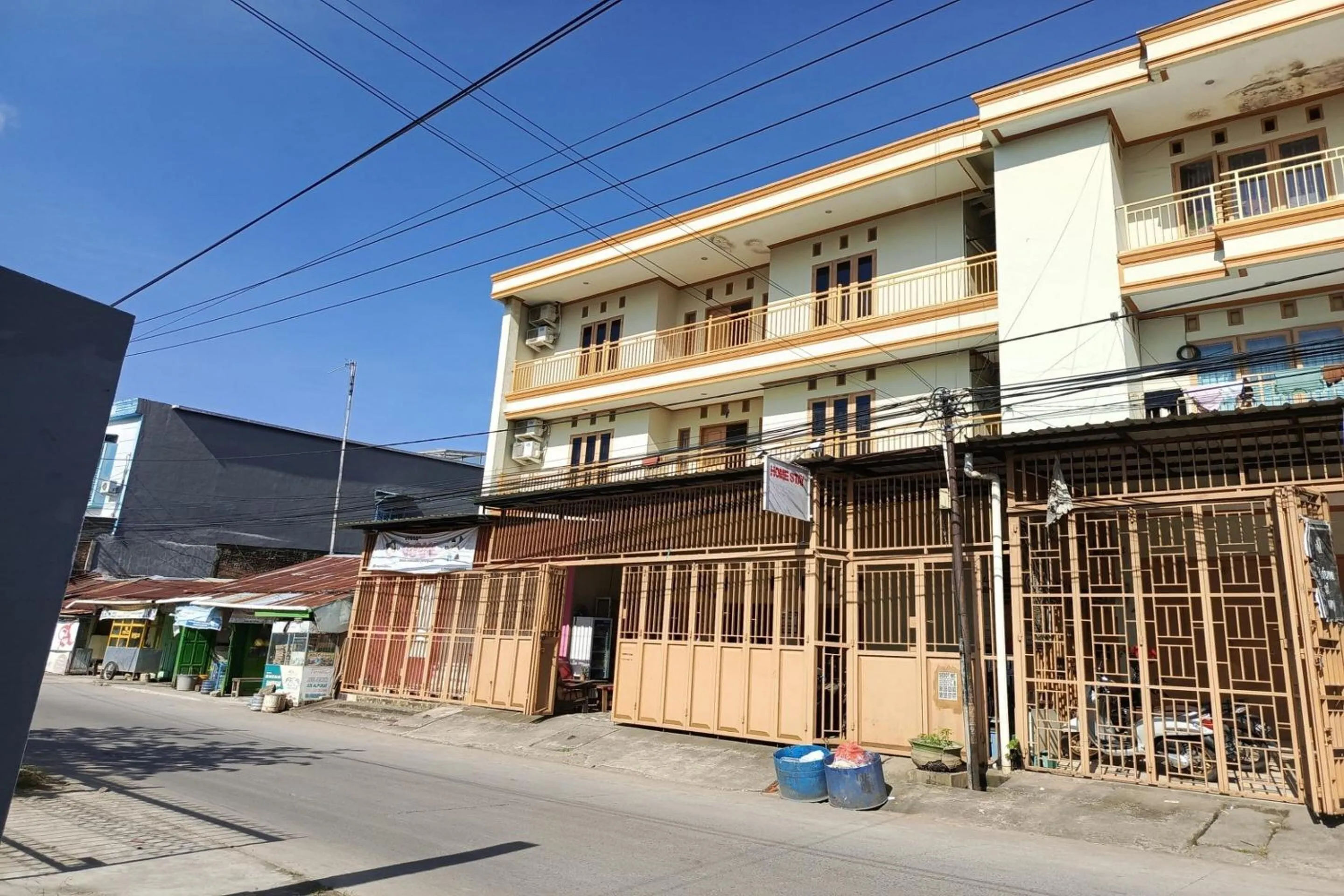 Facade/entrance in Hotel O Homestay Citra