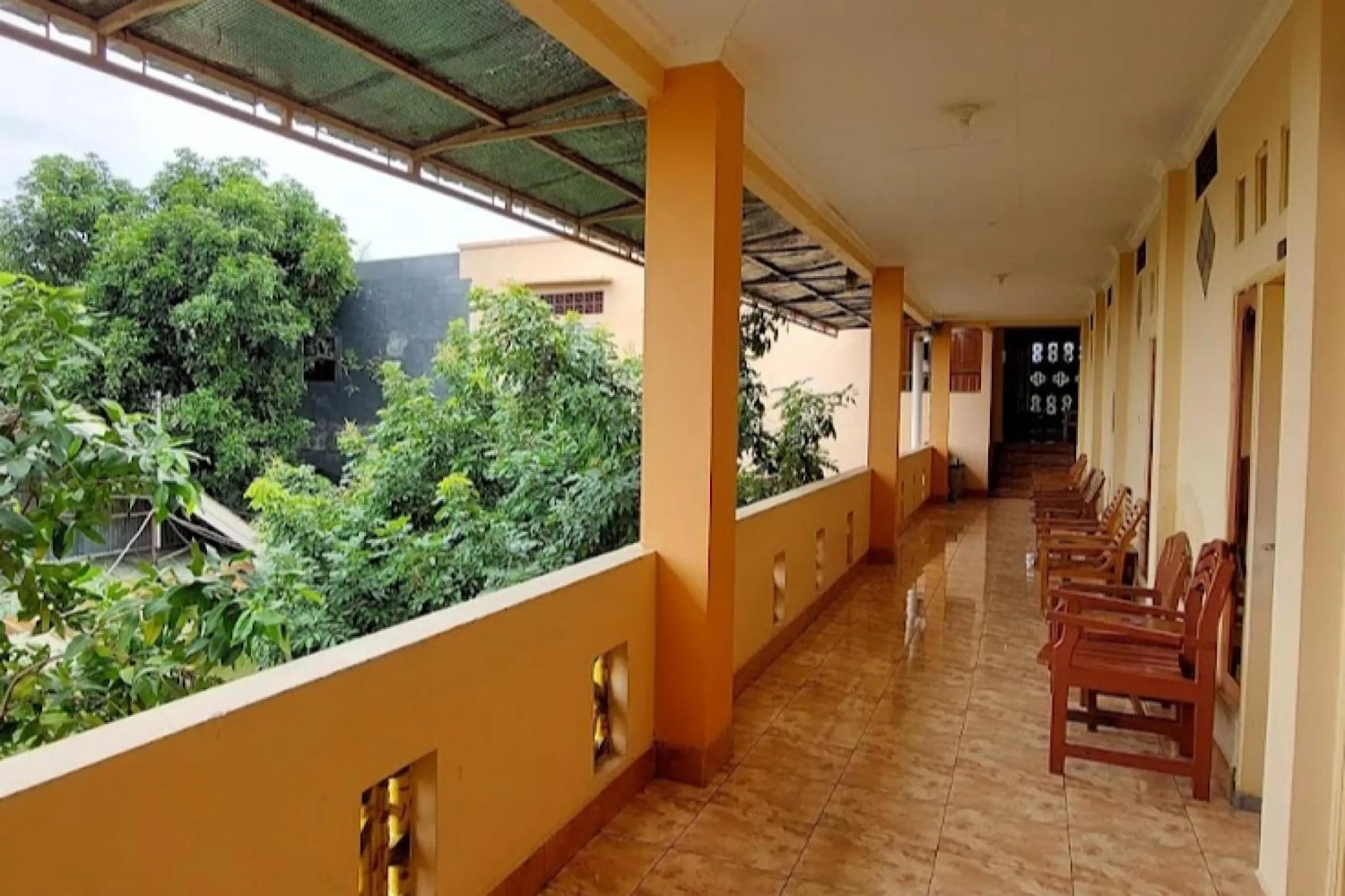 Lobby or reception in OYO 93757 Rasya Homestay Near SD Negeri 6 Mataram