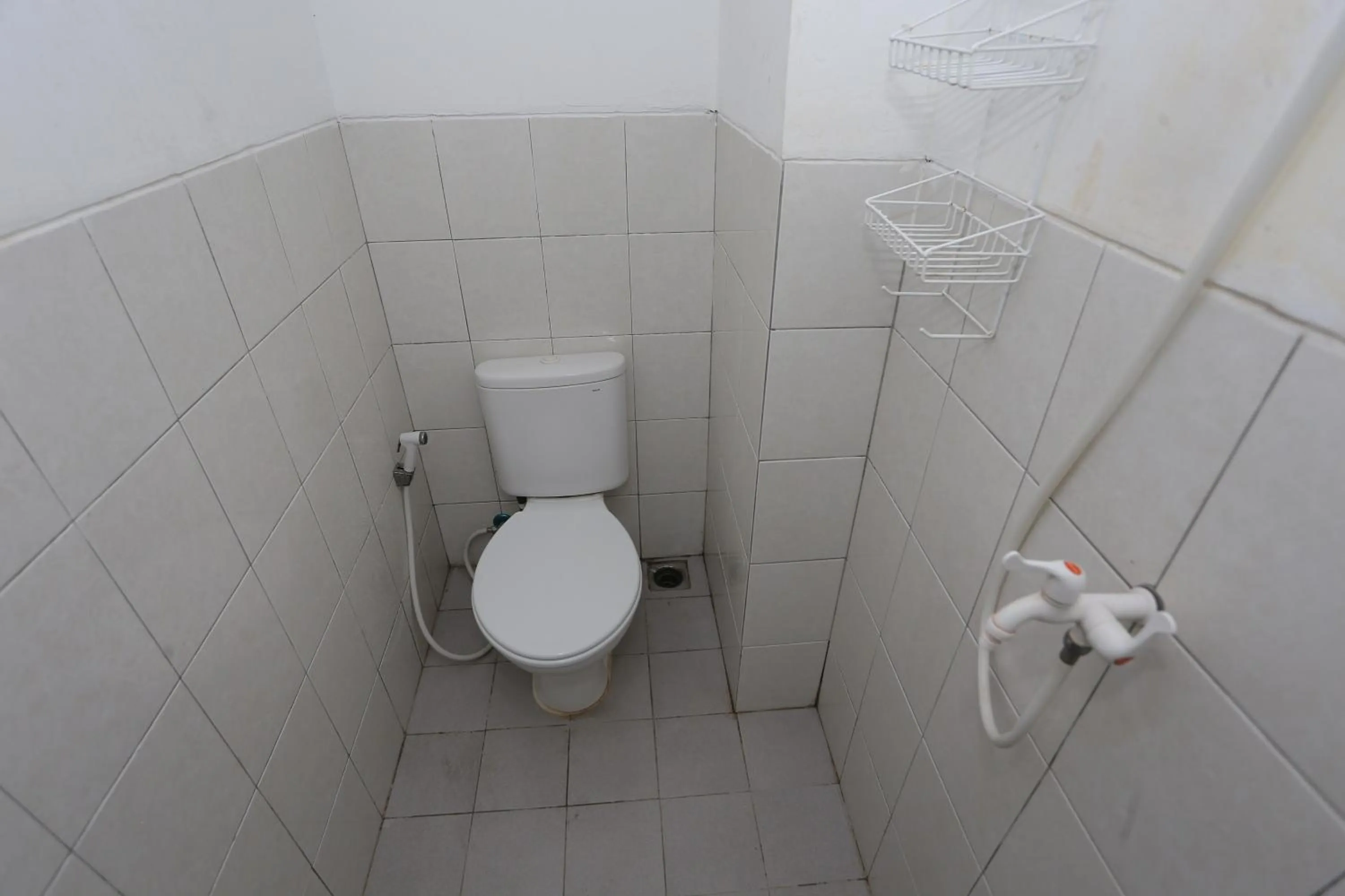 Bathroom in Collection O 93750 Luxury Rooms @ Urbantown Serpong