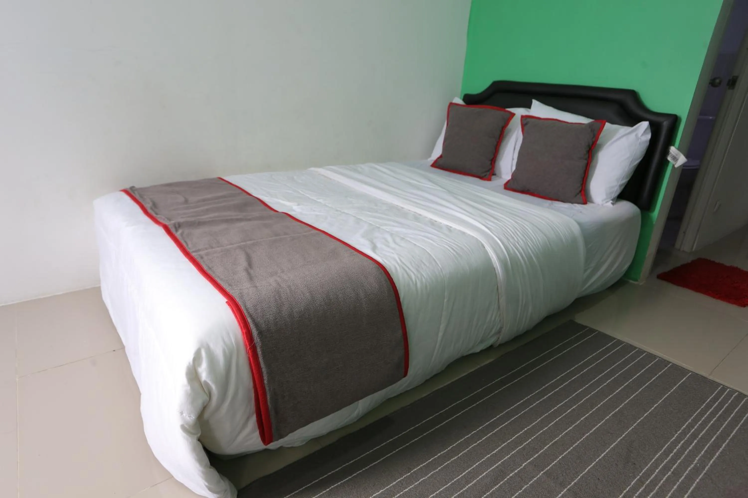Bedroom in Collection O 93750 Luxury Rooms @ Urbantown Serpong