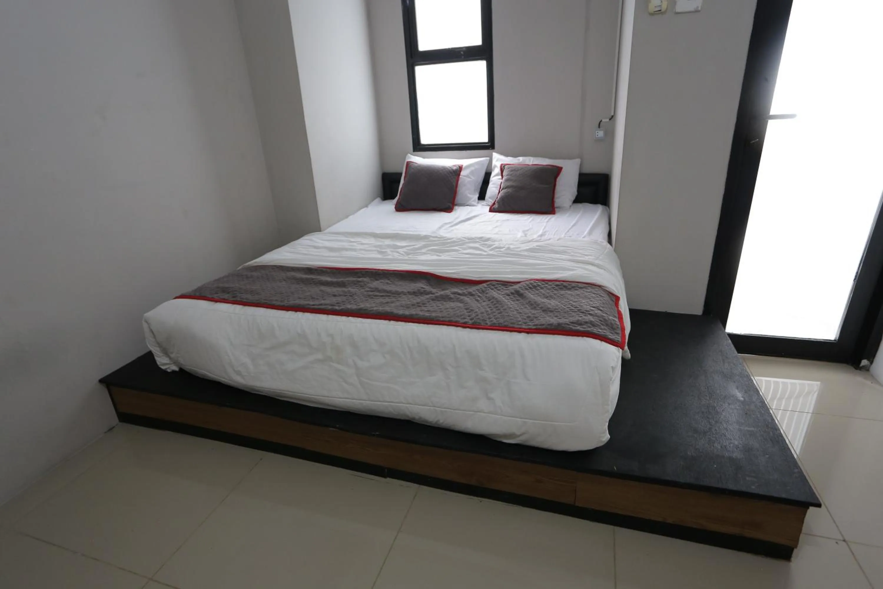 Bedroom in Collection O 93750 Luxury Rooms @ Urbantown Serpong