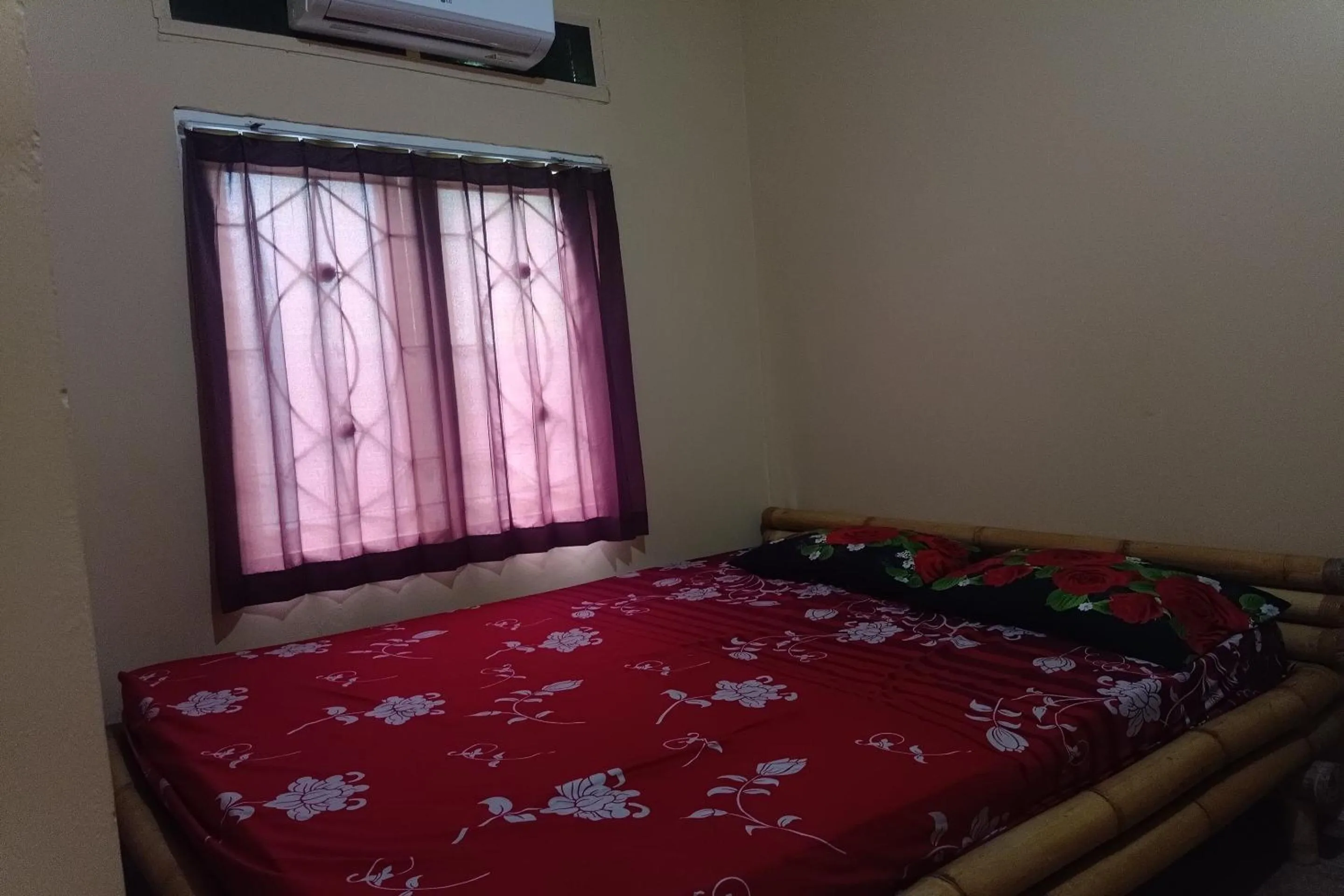 Bedroom, Bed in OYO 93766 Bunga Homestay Near Taman Lembah