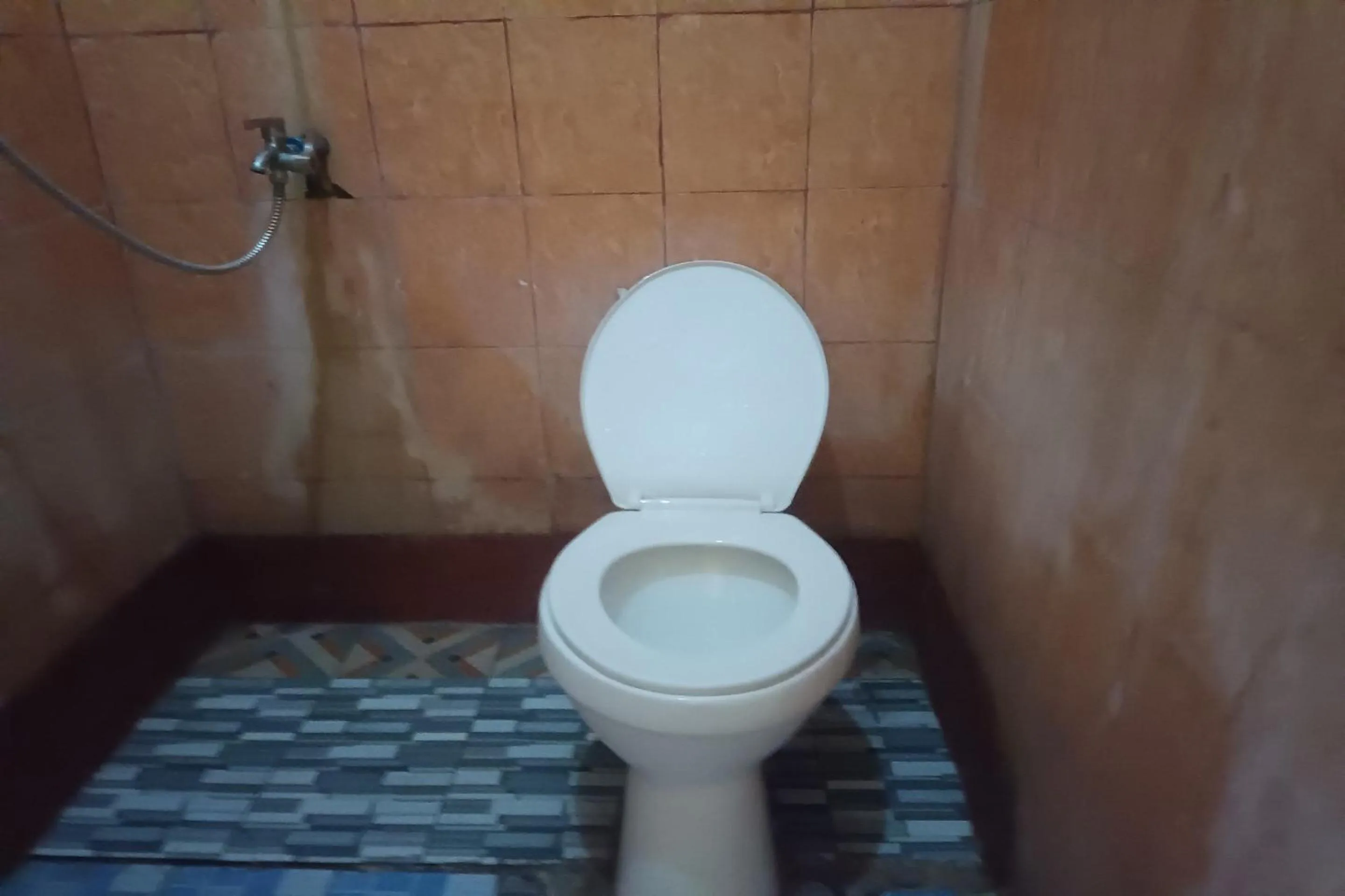 Bathroom in OYO 93766 Bunga Homestay Near Taman Lembah