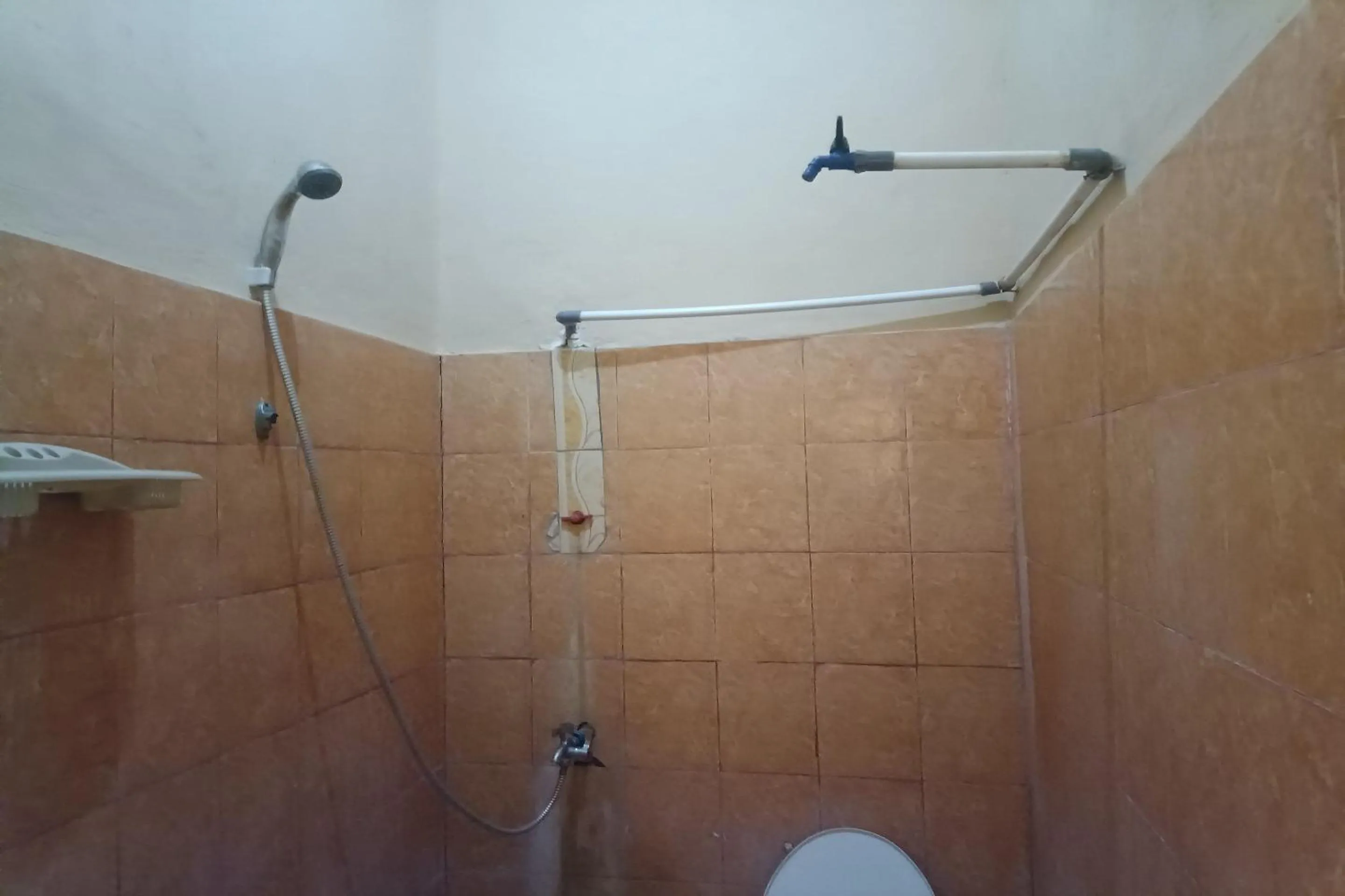 Bathroom in OYO 93766 Bunga Homestay Near Taman Lembah