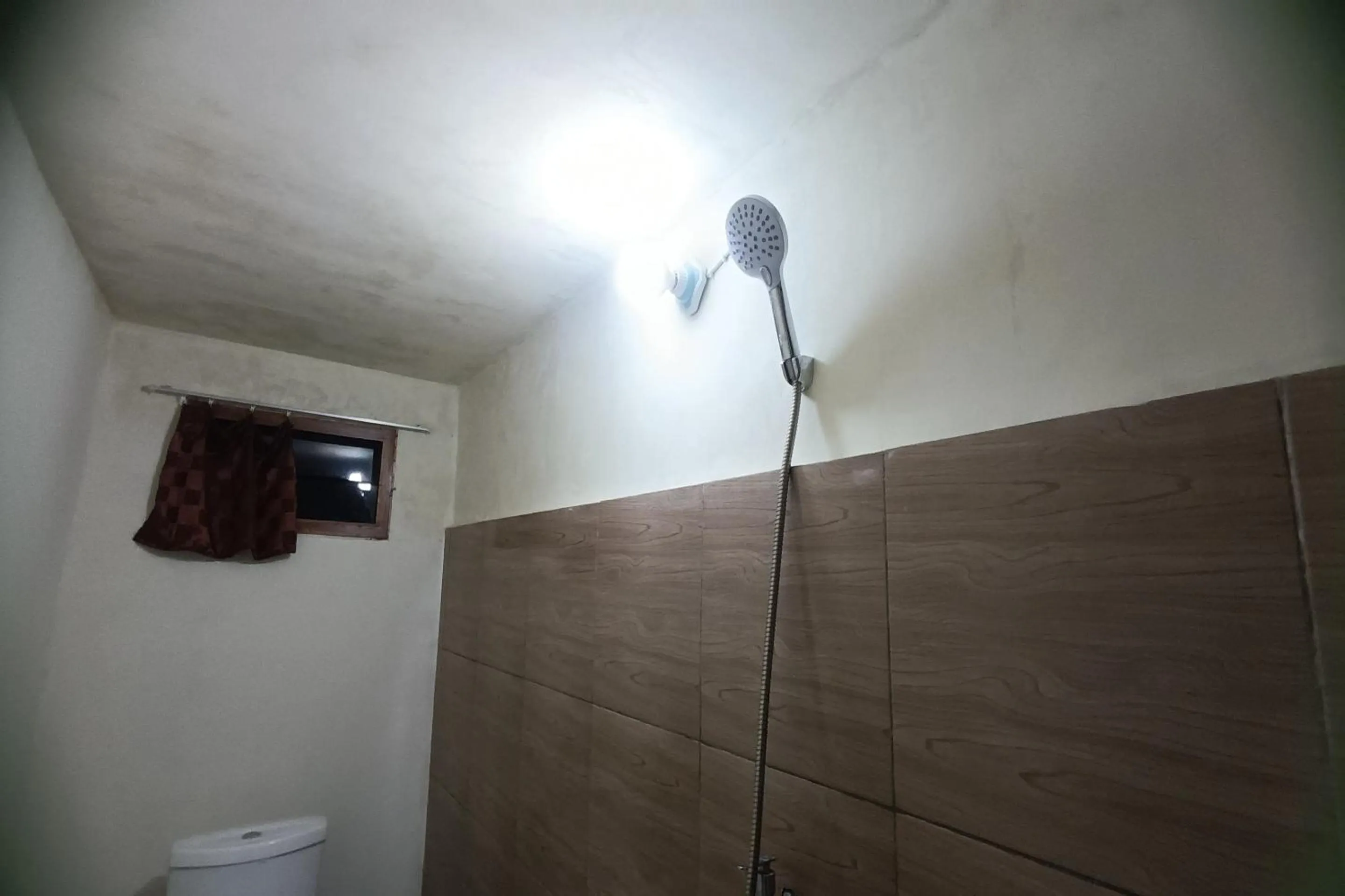 Bathroom in OYO 93766 Bunga Homestay Near Taman Lembah