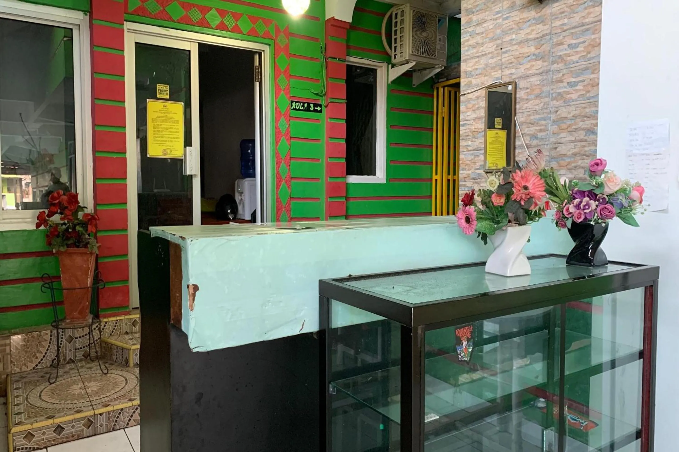 Lobby or reception in Hotel O Pondom Danu 77