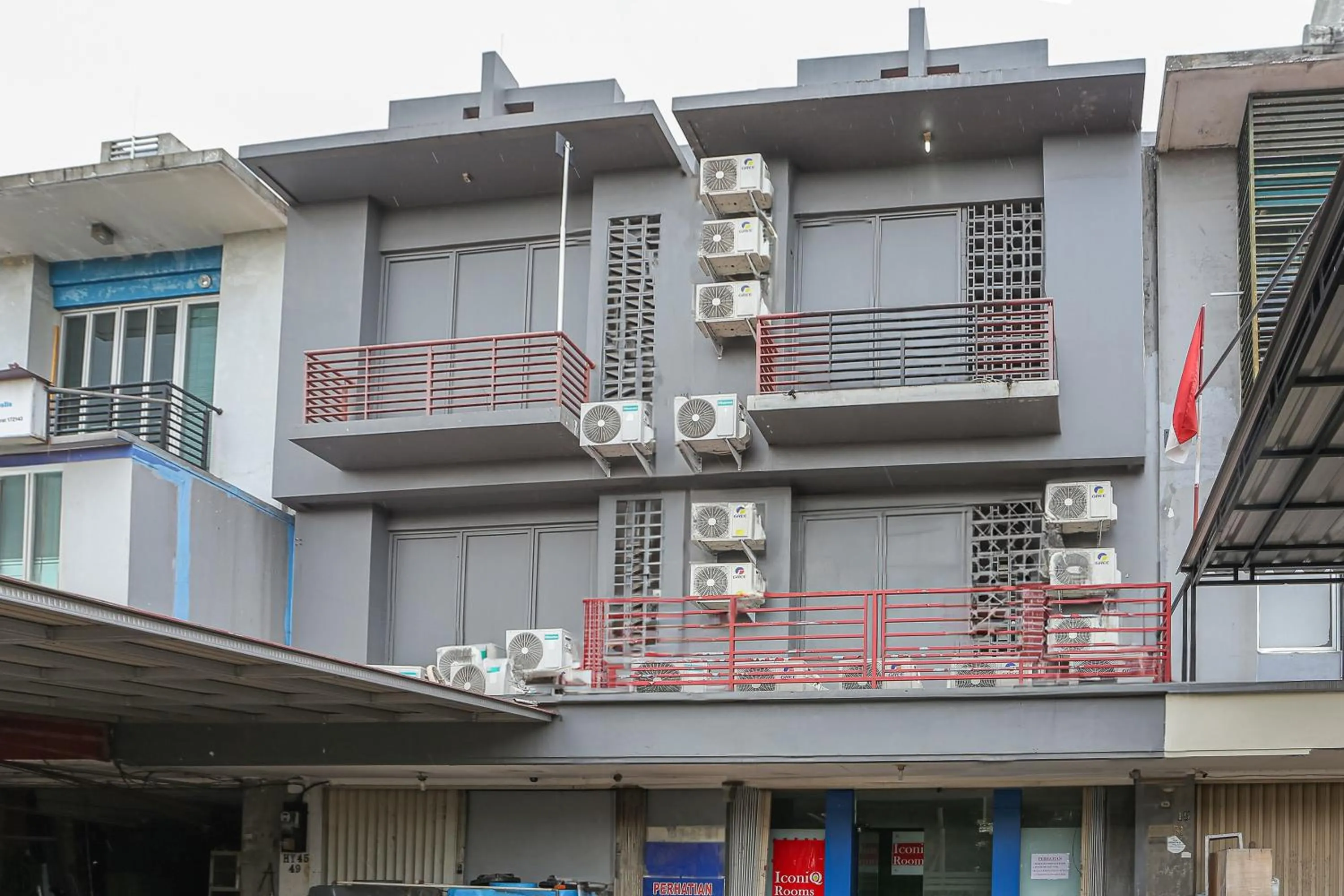Facade/entrance in Hotel O Iconiq Rooms