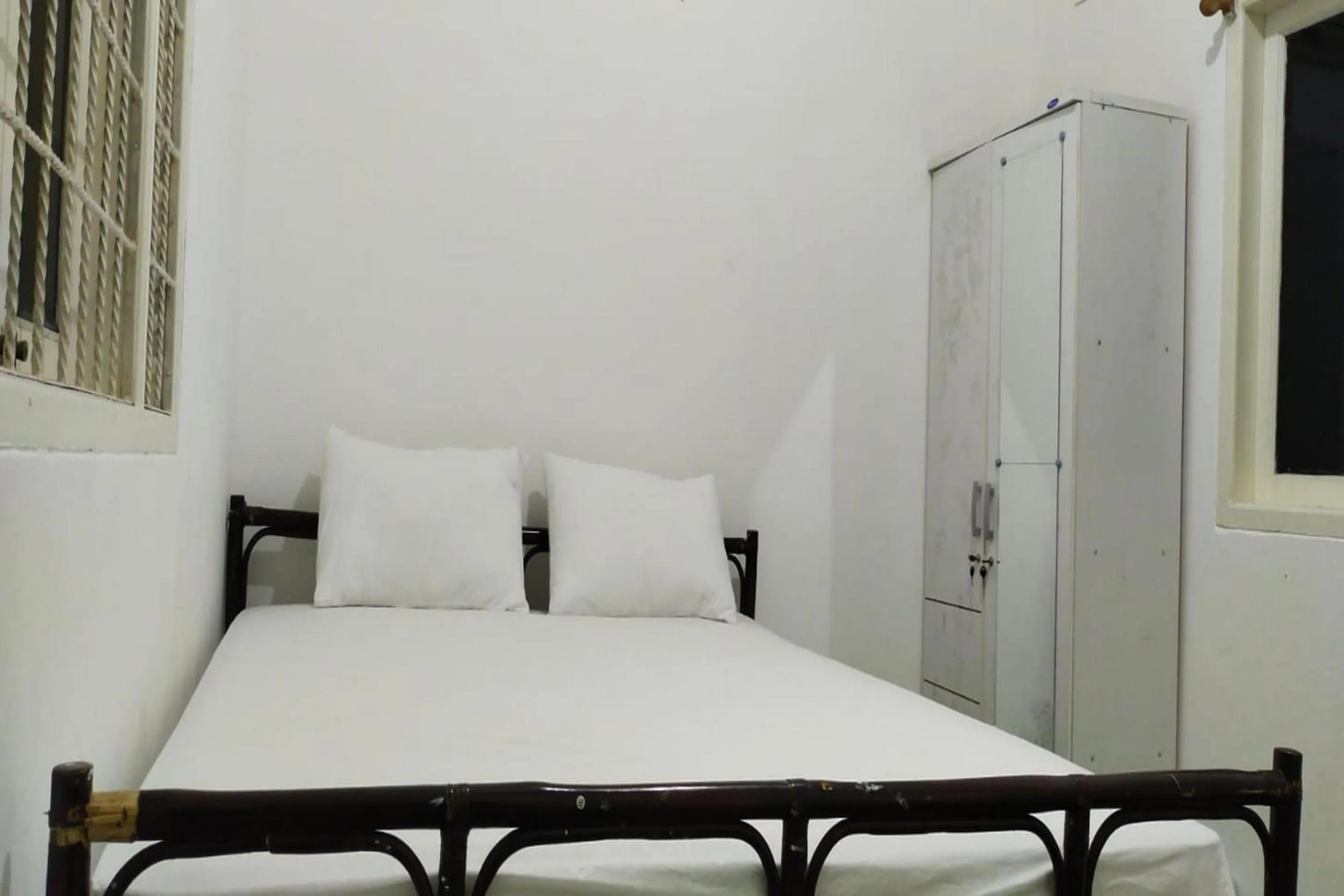 Bedroom, Bed in OYO 93774 Khaira Kos Dan PenginapanNearYani Heahlerr