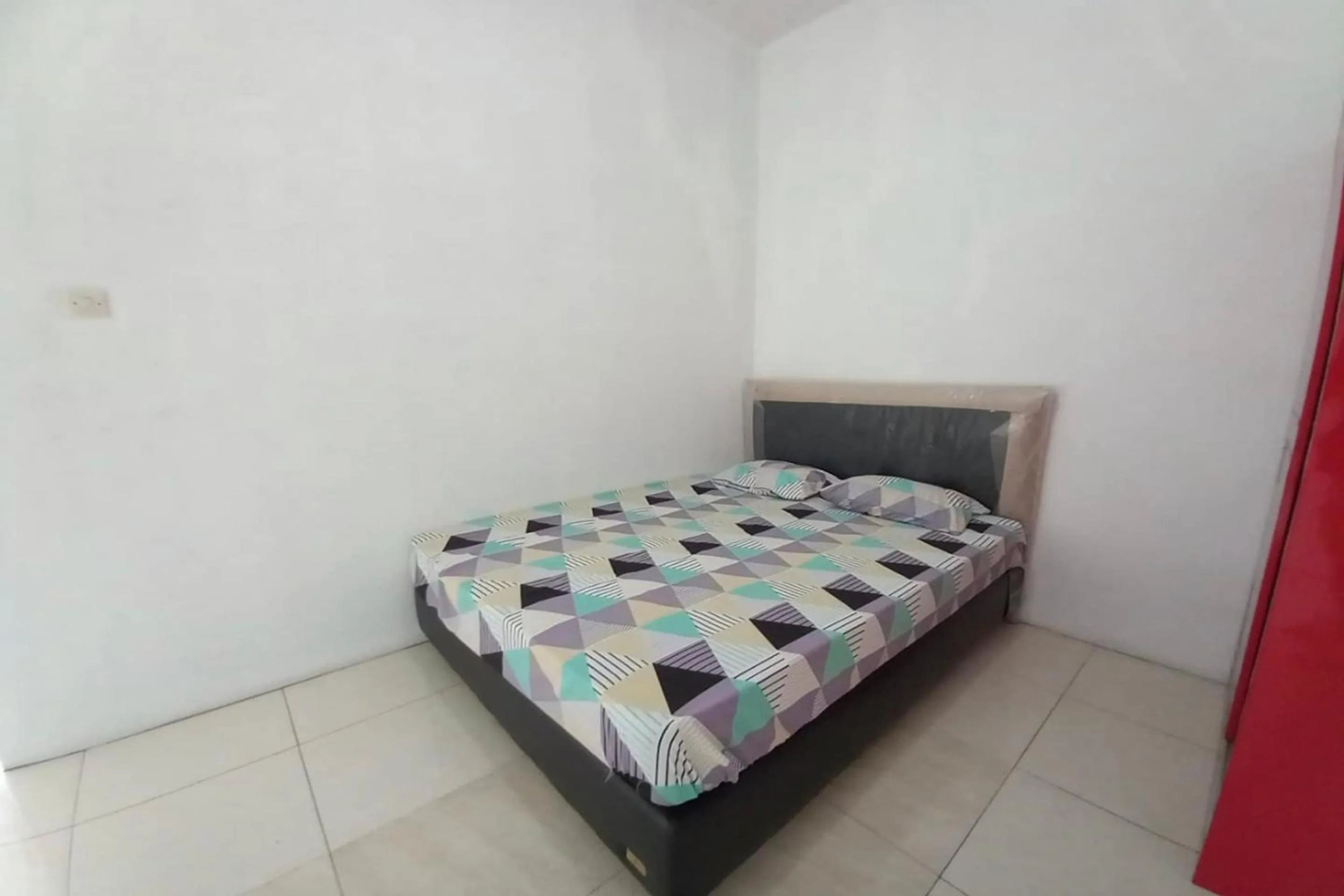 Bedroom, Bed in OYO 93774 Khaira Kos Dan PenginapanNearYani Heahlerr