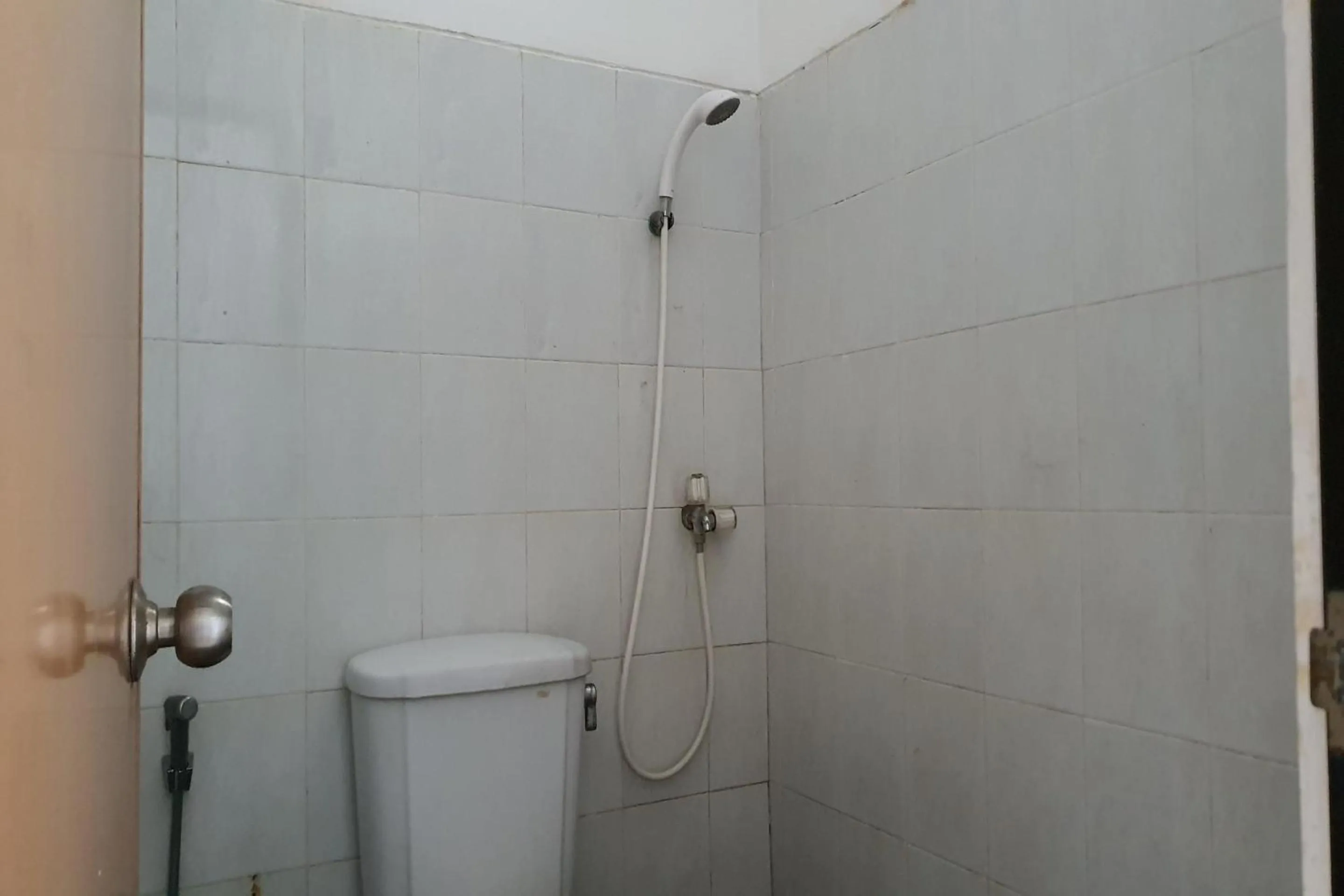 Bathroom in Hotel O Nilam Guest HouseNearYani Heahlerr