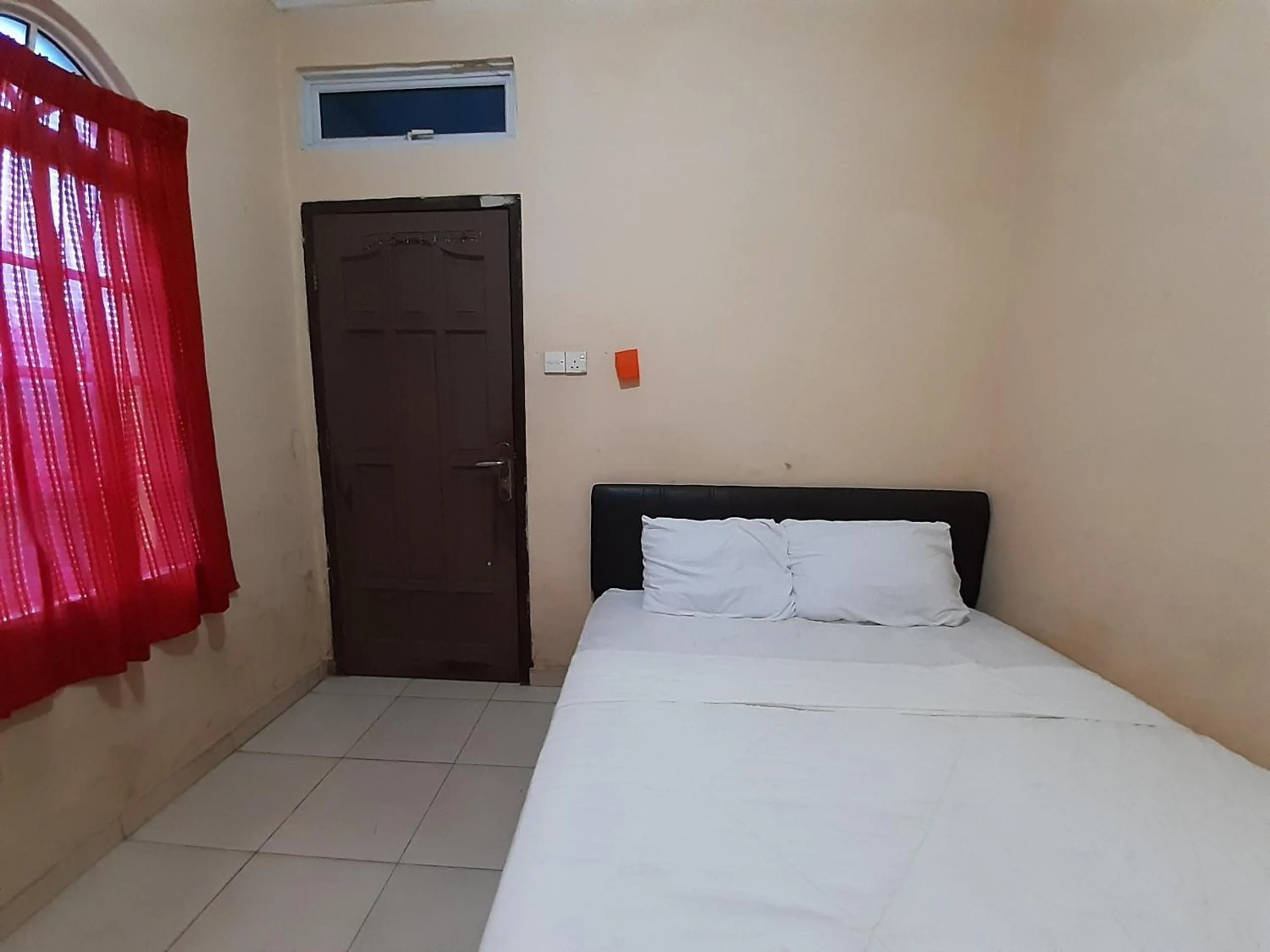 Bedroom, Bed in Hotel O Intan HomestayNearAnugrah Sinar Lautan