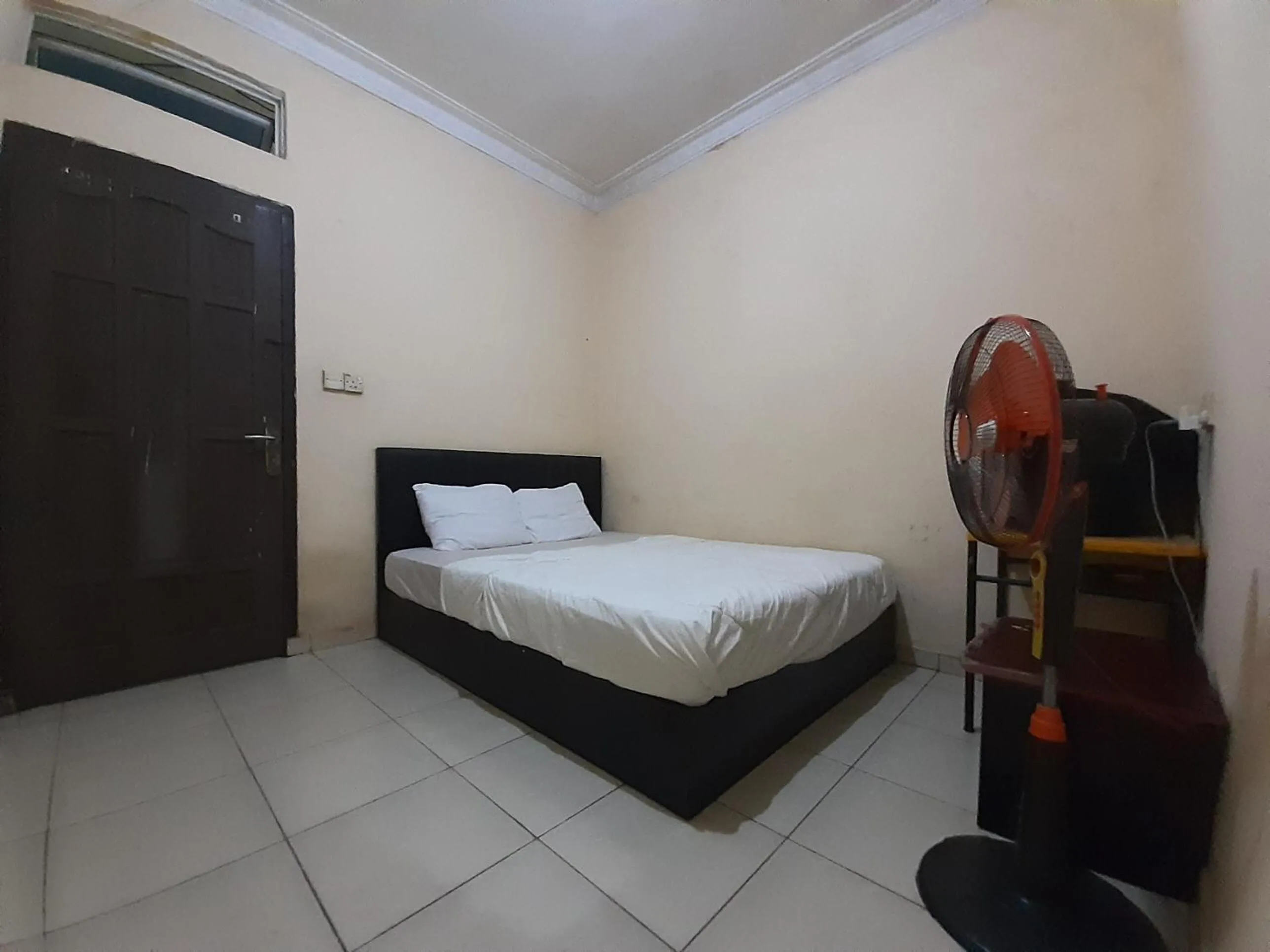 Bedroom, Bed in Hotel O Intan HomestayNearAnugrah Sinar Lautan