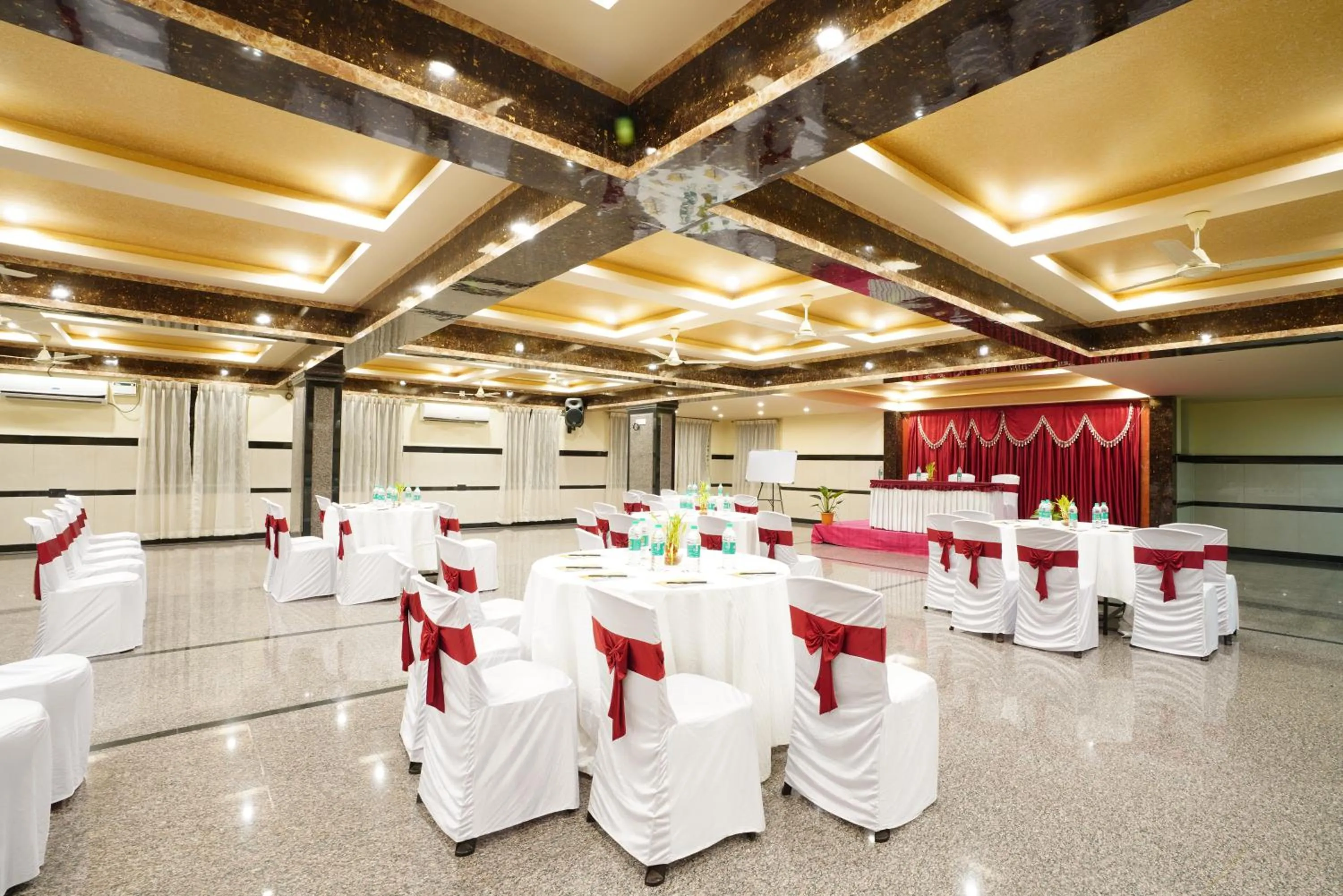 Banquet/Function facilities in Hotel Vista Suites, Bangalore