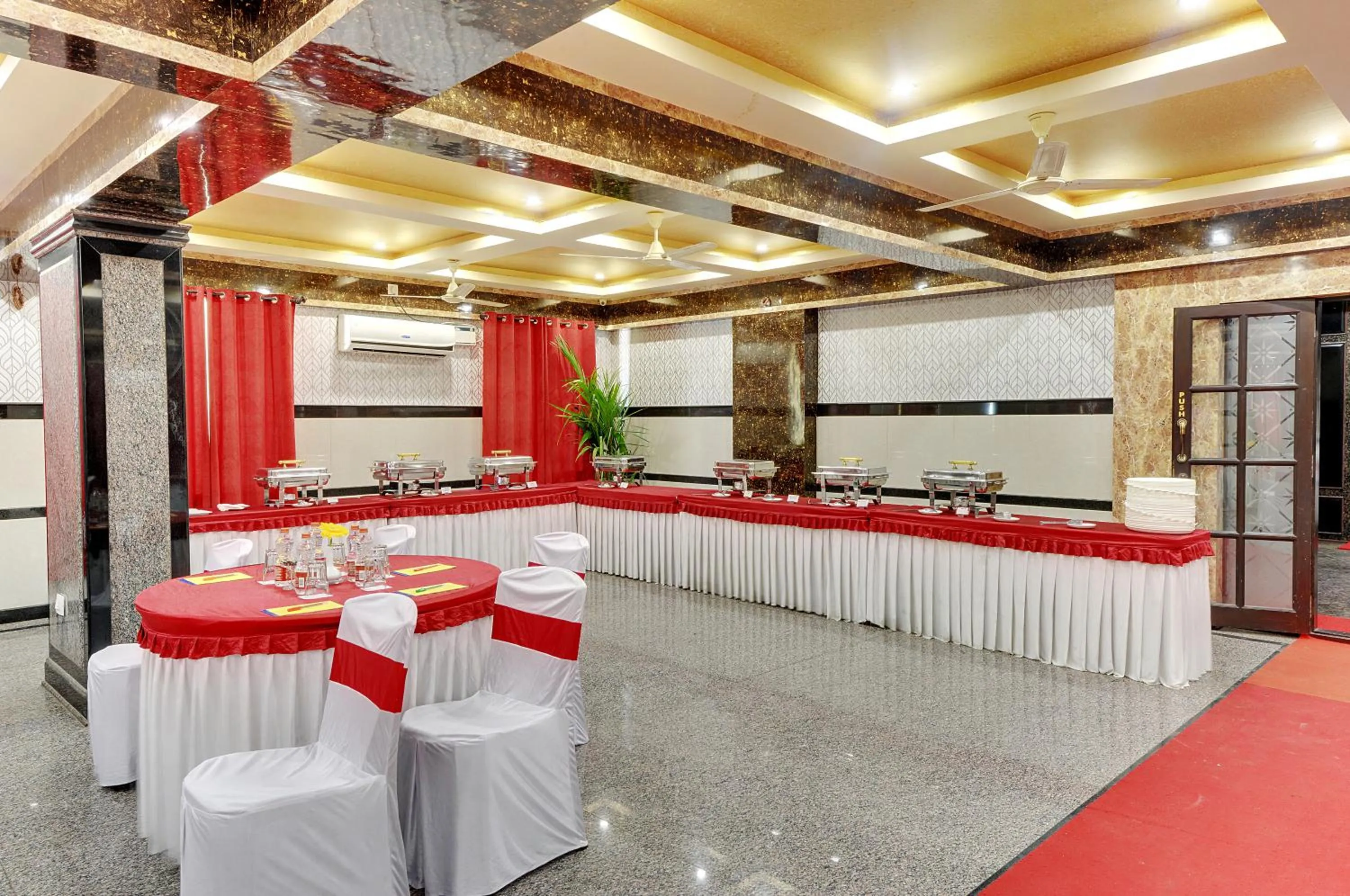 Restaurant/places to eat in Hotel Vista Suites, Bangalore