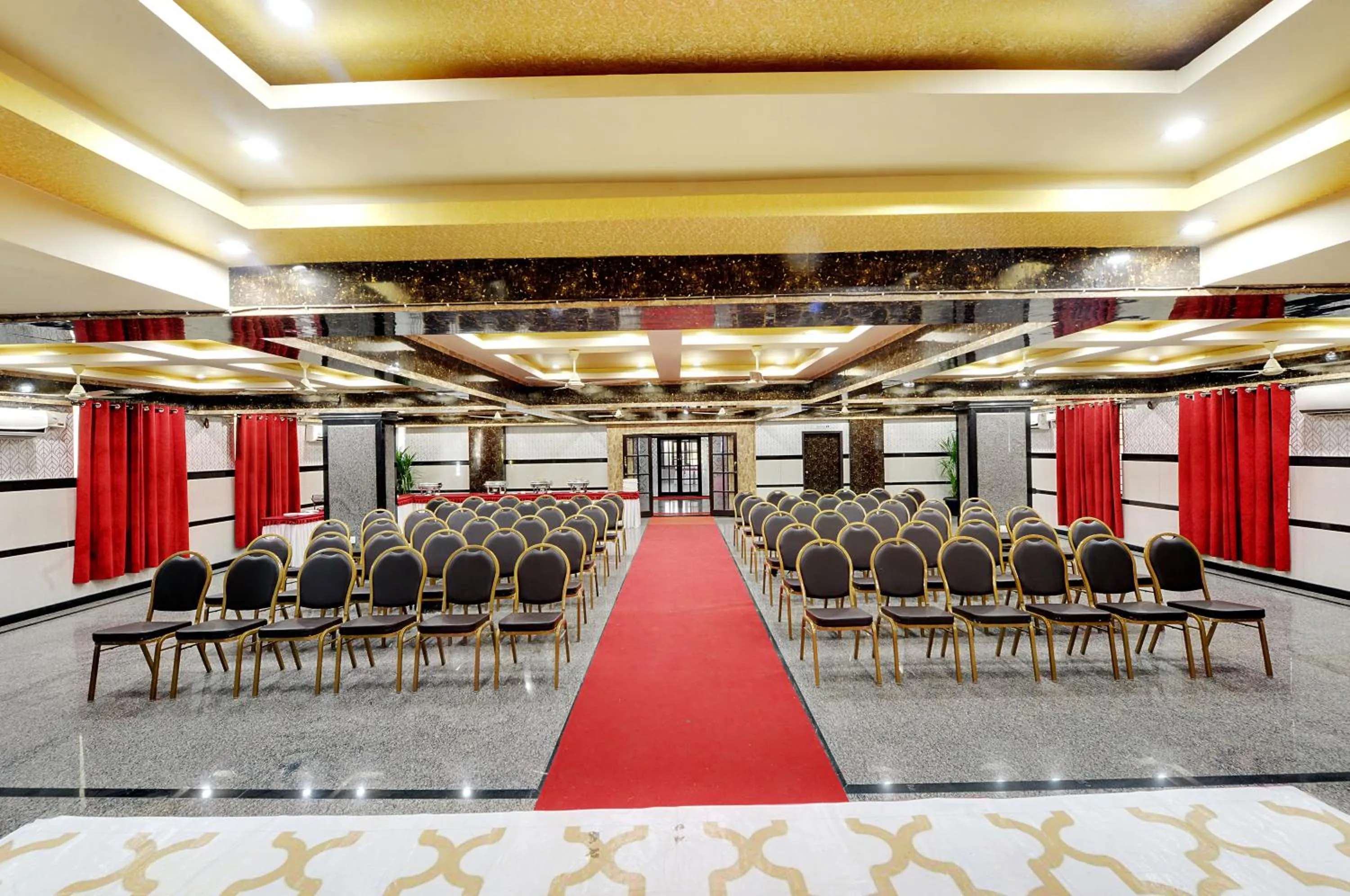 Meeting/conference room in Hotel Vista Suites, Bangalore