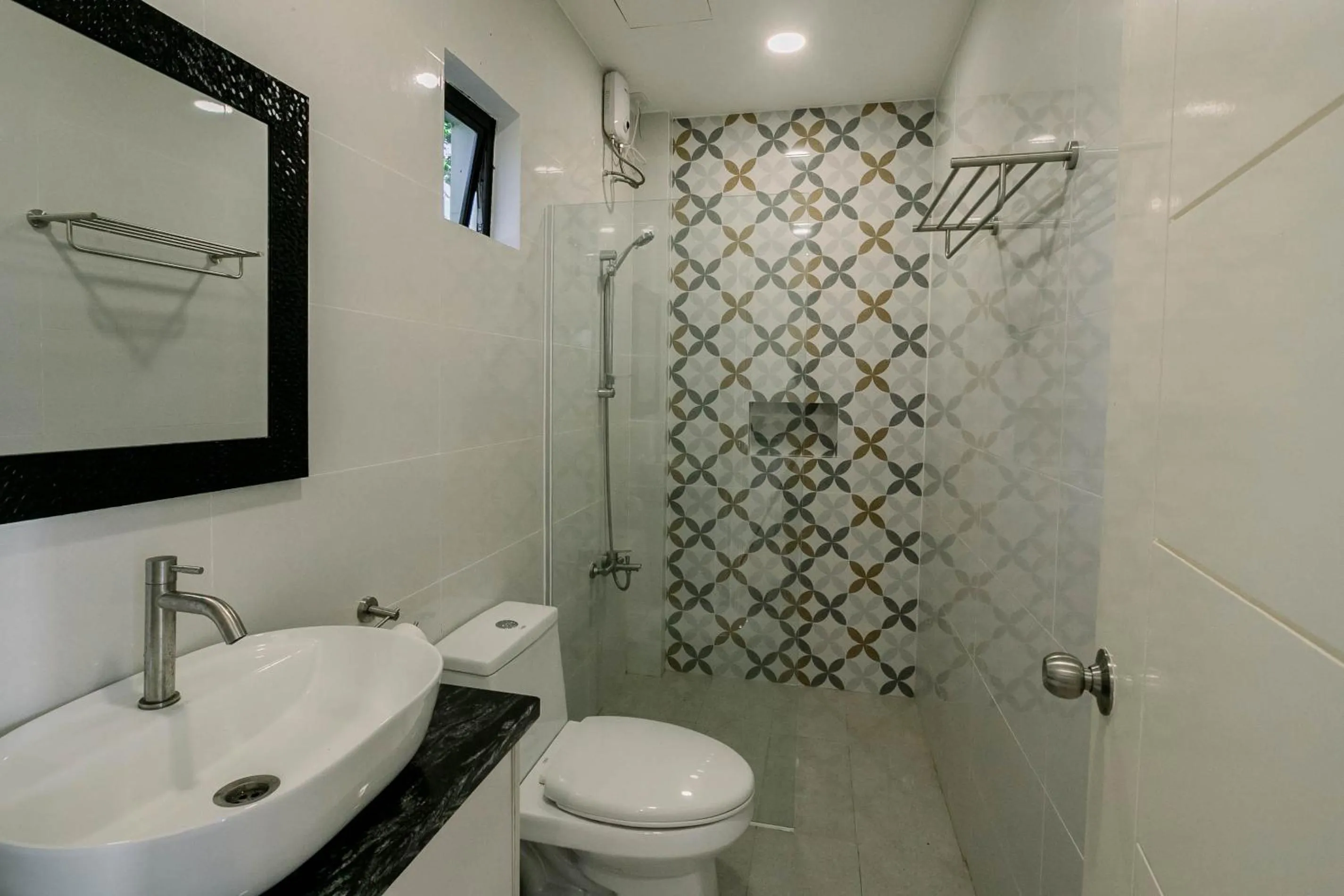 Shower in Sonrisa Resort De Playa by Hiverooms