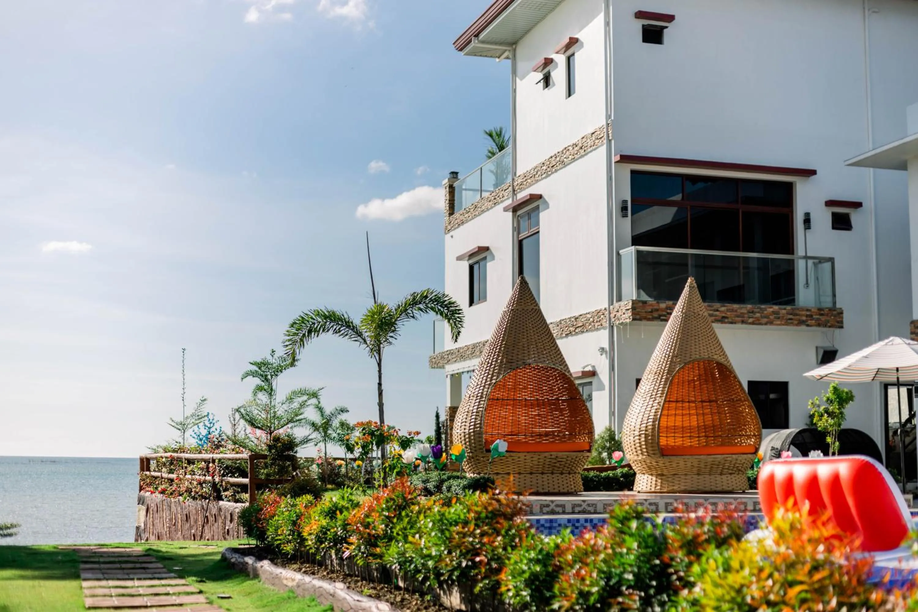 Property building in Sonrisa Resort De Playa by Hiverooms