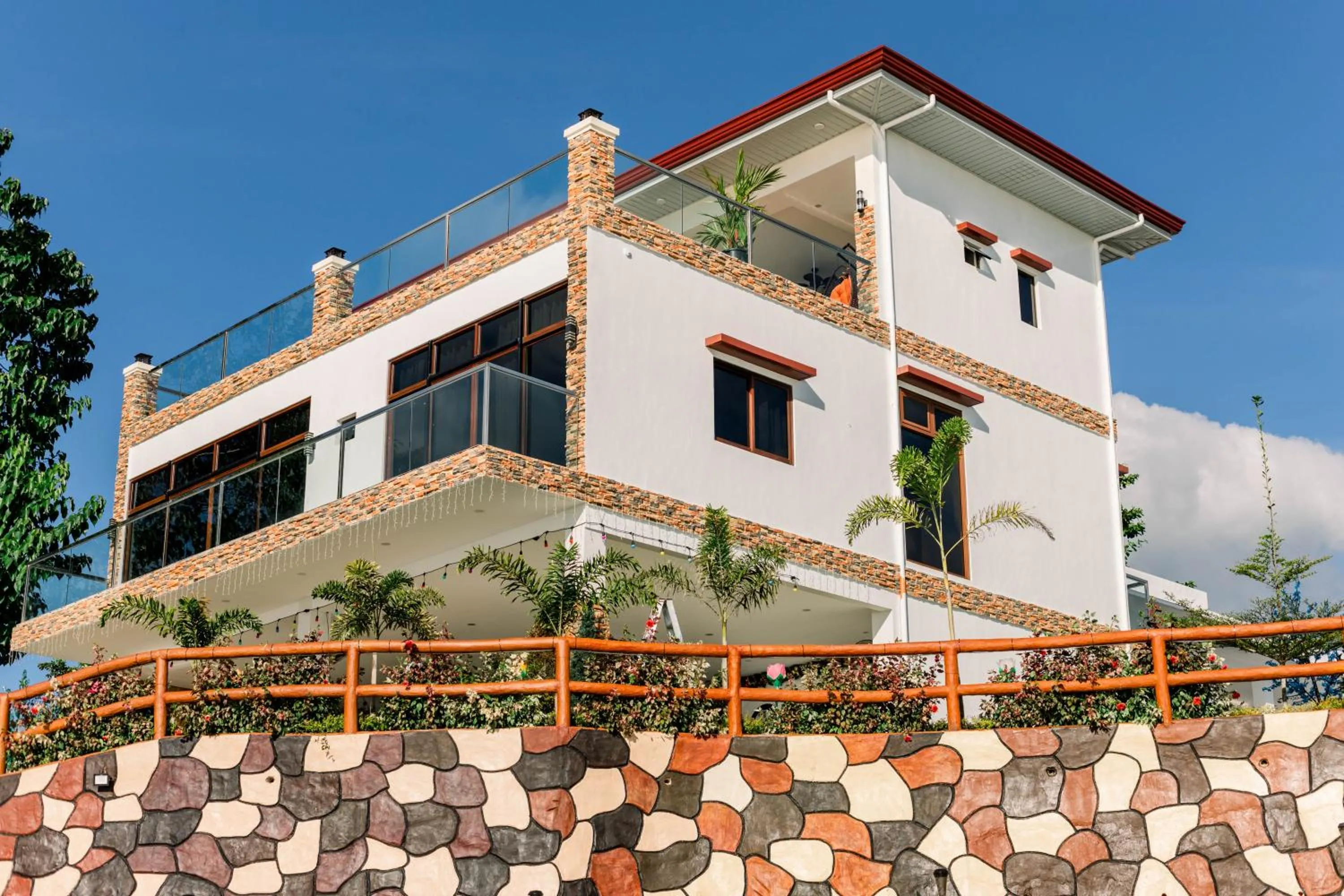 Property building in Sonrisa Resort De Playa by Hiverooms