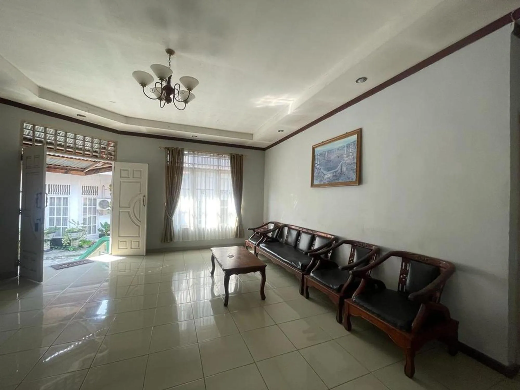 Lobby or reception in Hotel O Aksana Homestay SyariahNearWonderland Trik Art