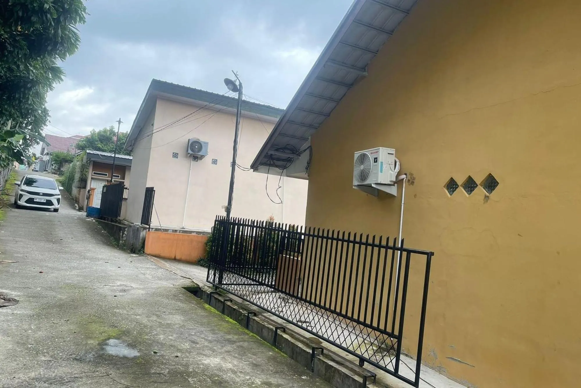 Facade/entrance in Hotel O Aksana Homestay SyariahNearWonderland Trik Art