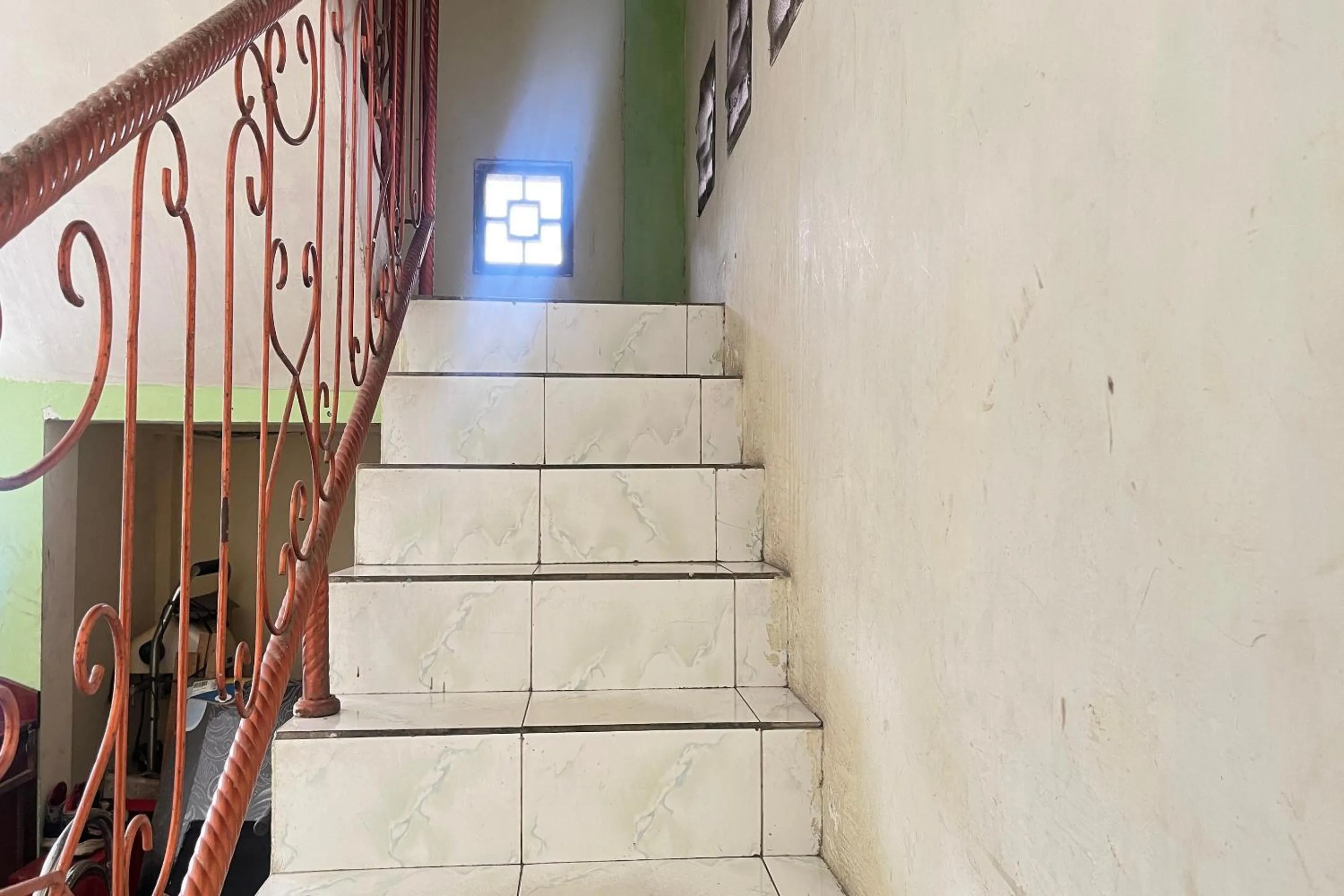 Lobby or reception in Hotel O Guest House Akbarrinna