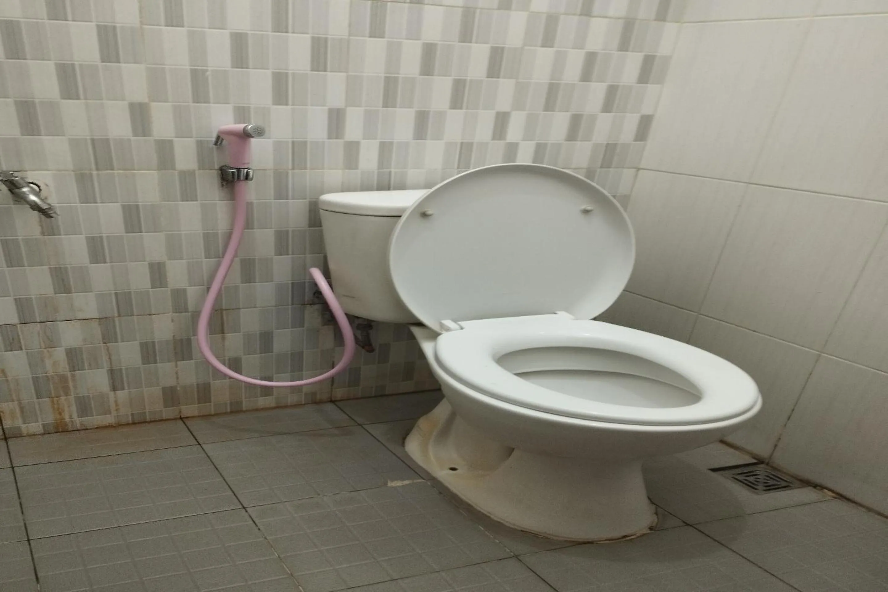 Bathroom in Hotel O Penginapan Naya Rita